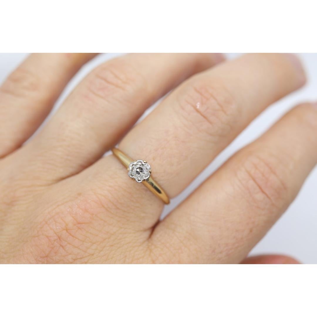 Marguerite élevée sur la bague, marguerite en diamant 14 carats. fleur vintage en diamants Bon état - En vente à Port Charlotte, FL