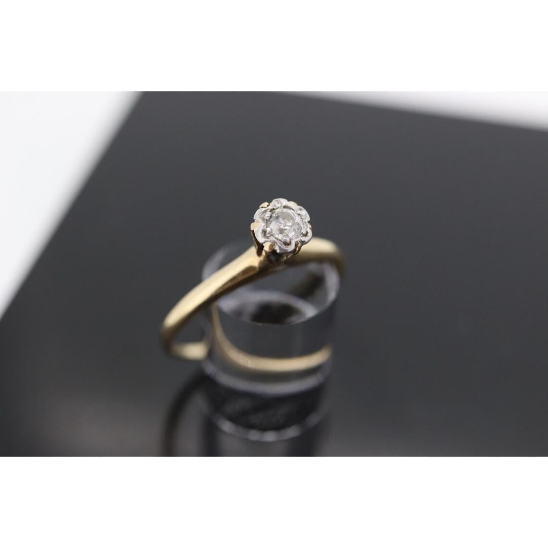 Marguerite élevée sur la bague, marguerite en diamant 14 carats. fleur vintage en diamants en vente 2
