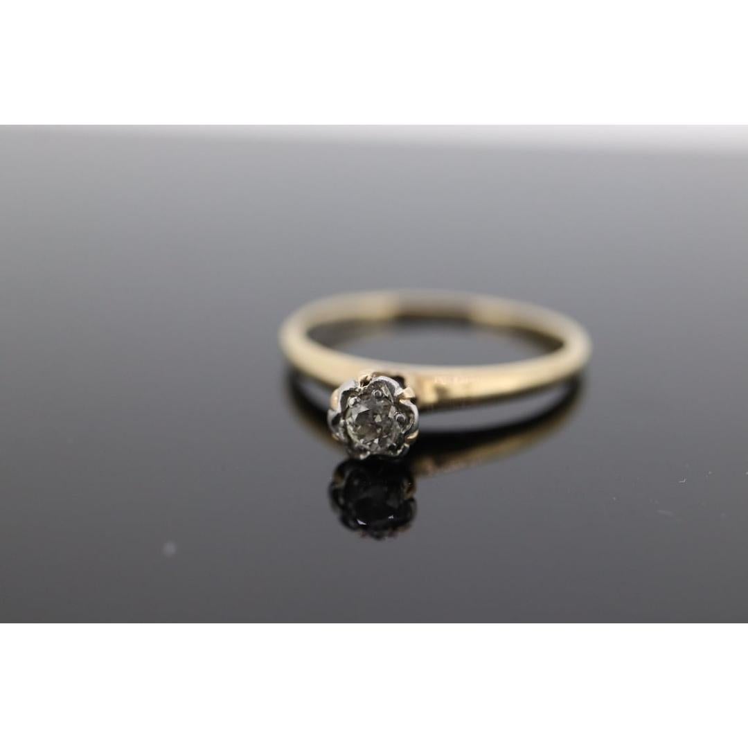 Marguerite élevée sur la bague, marguerite en diamant 14 carats. fleur vintage en diamants en vente 4