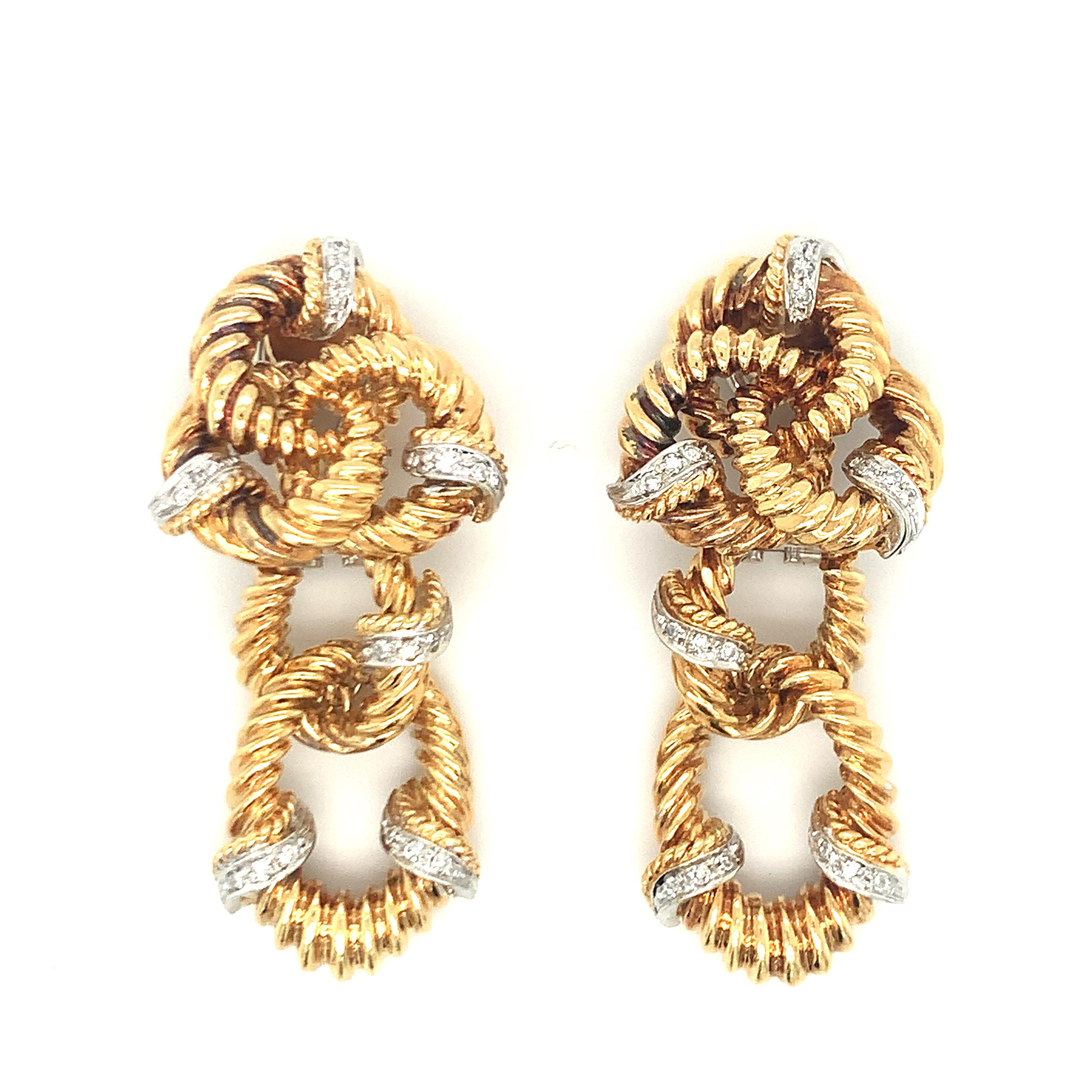 Diamond Dangle 18K Gold Earrings In Good Condition For Sale In Beverly Hills, CA