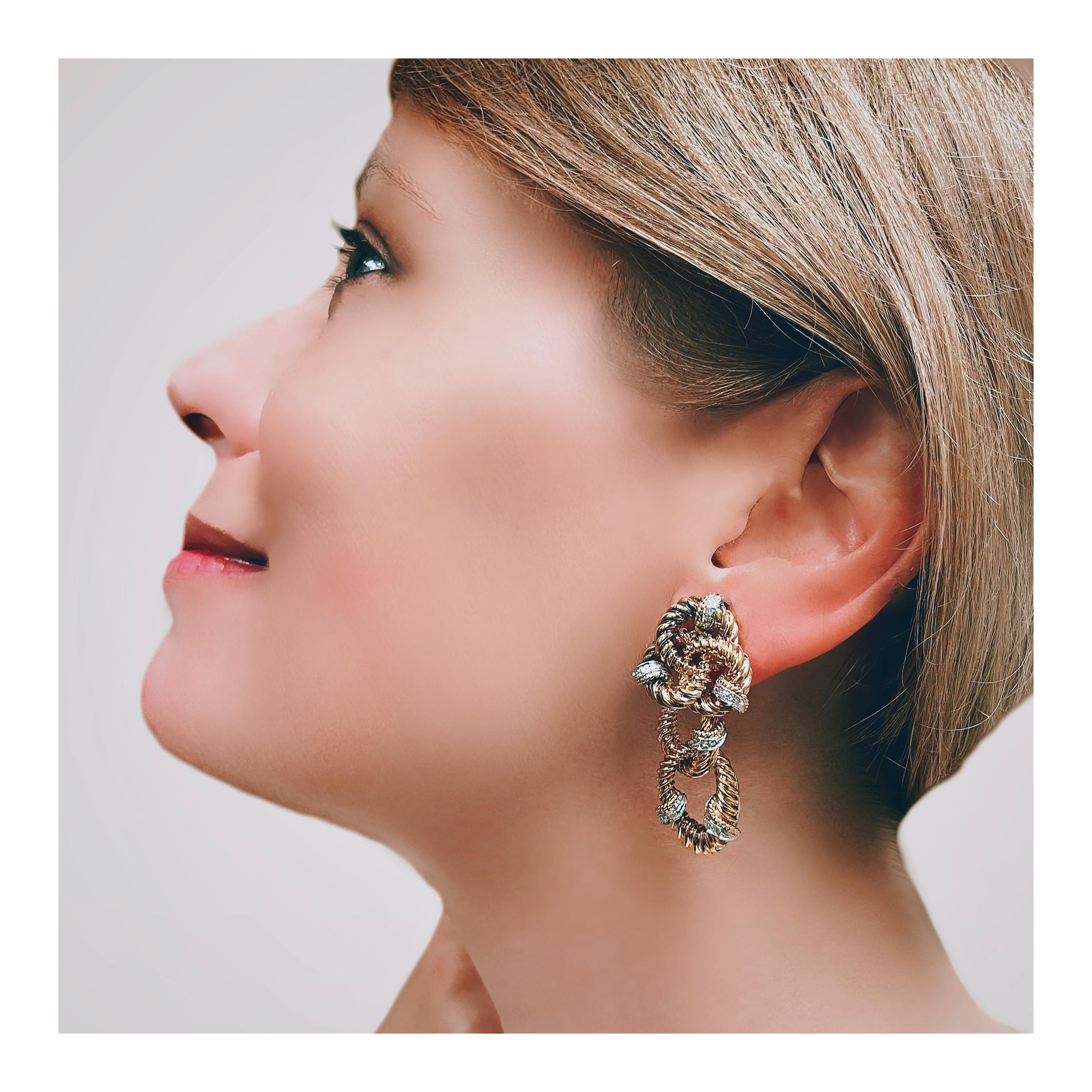Women's Diamond Dangle 18K Gold Earrings For Sale