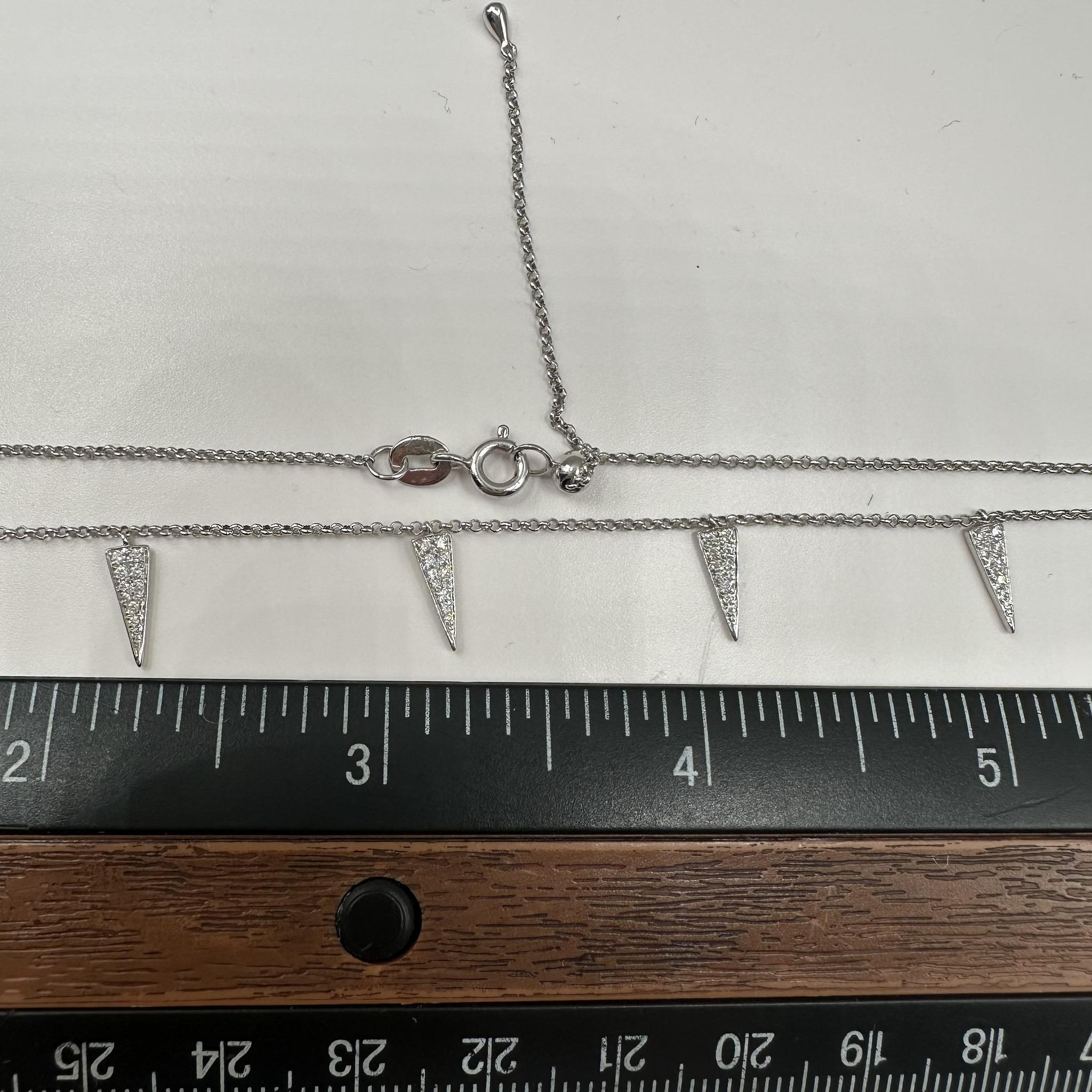 Collana con charm di diamanti in oro bianco 18kt - 0,15ctw, regolabile In condizioni buone in vendita a West Hempstead, NY