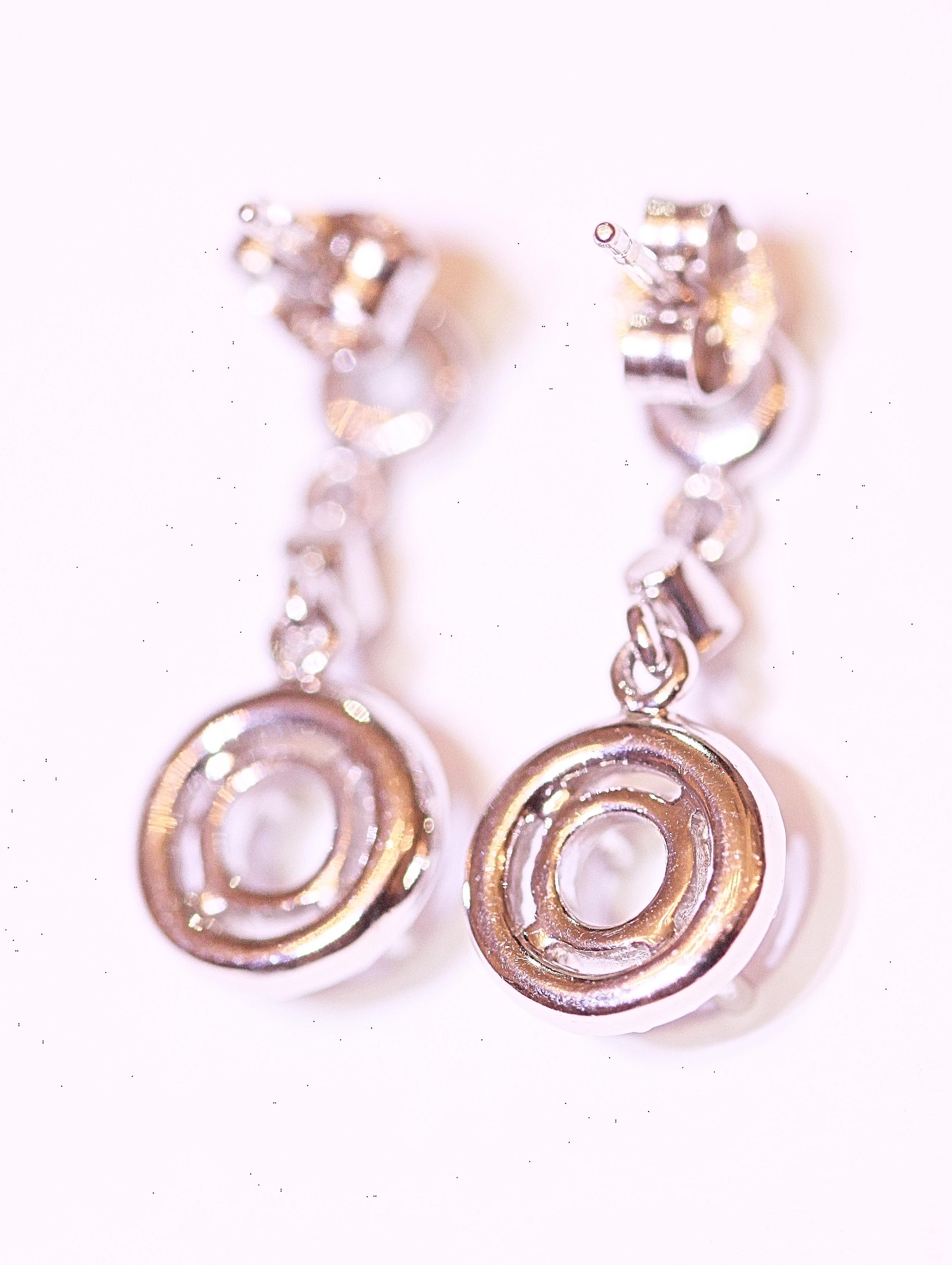 Diamond Dangle Drop Earrings 14 Karat White Gold In New Condition In Melbourne, FL