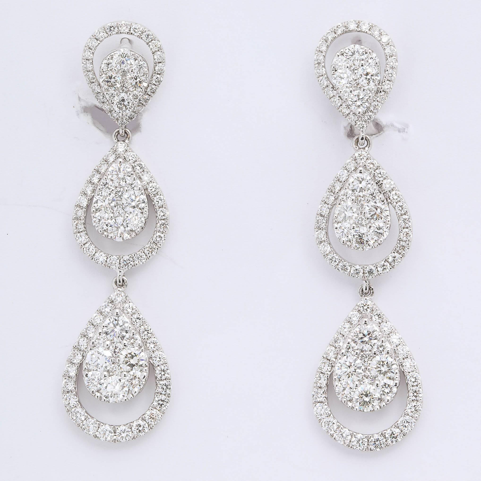
A fashionable pair of diamond drop earrings.

4.15 carats of F color VS round brilliant cut diamonds set in 18k white gold.

Approximately 1.88 inches in length. 