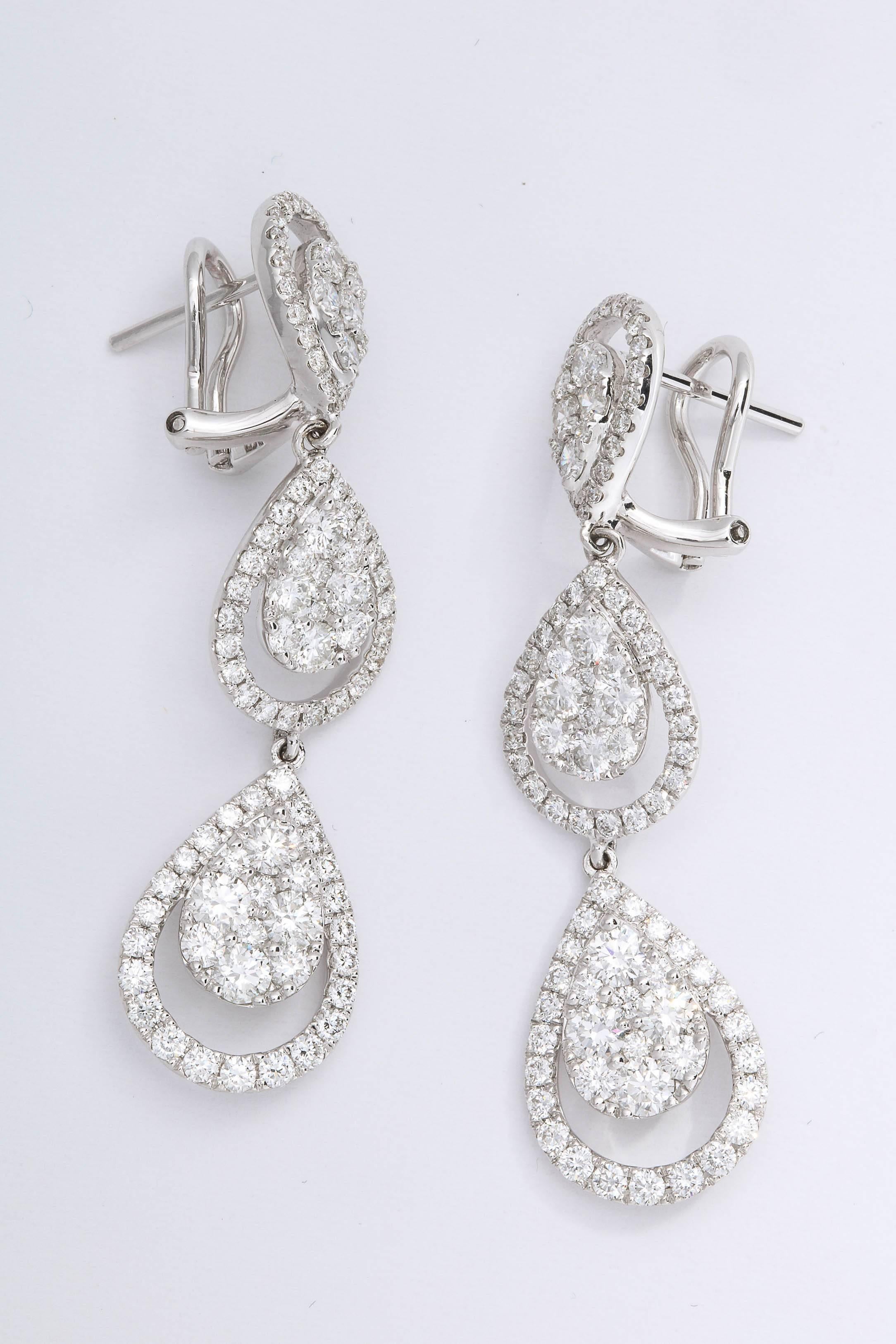 Women's Diamond Dangle Drop Earrings For Sale