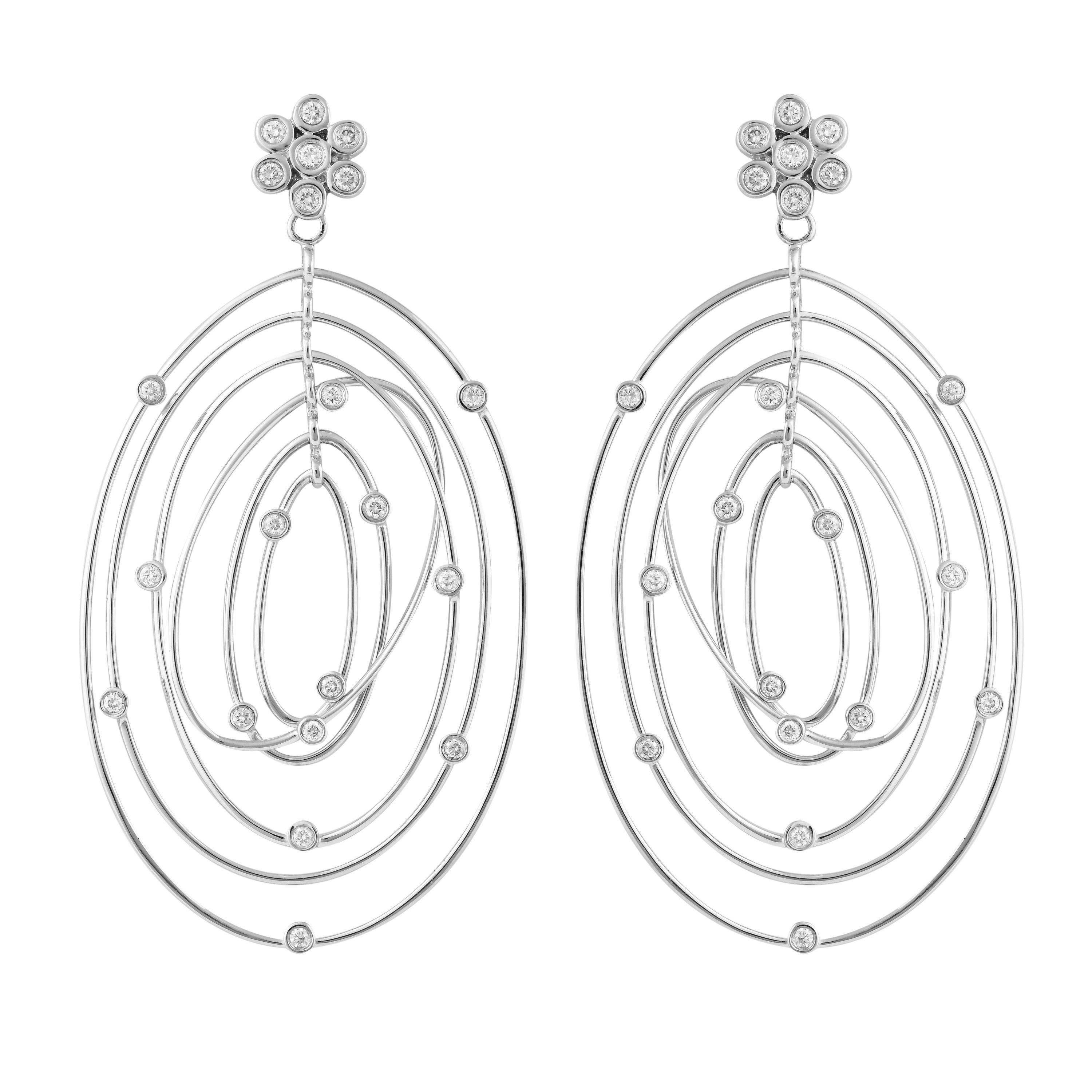 Round Cut Diamond Dangle Earring in 18 Karat White Gold For Sale