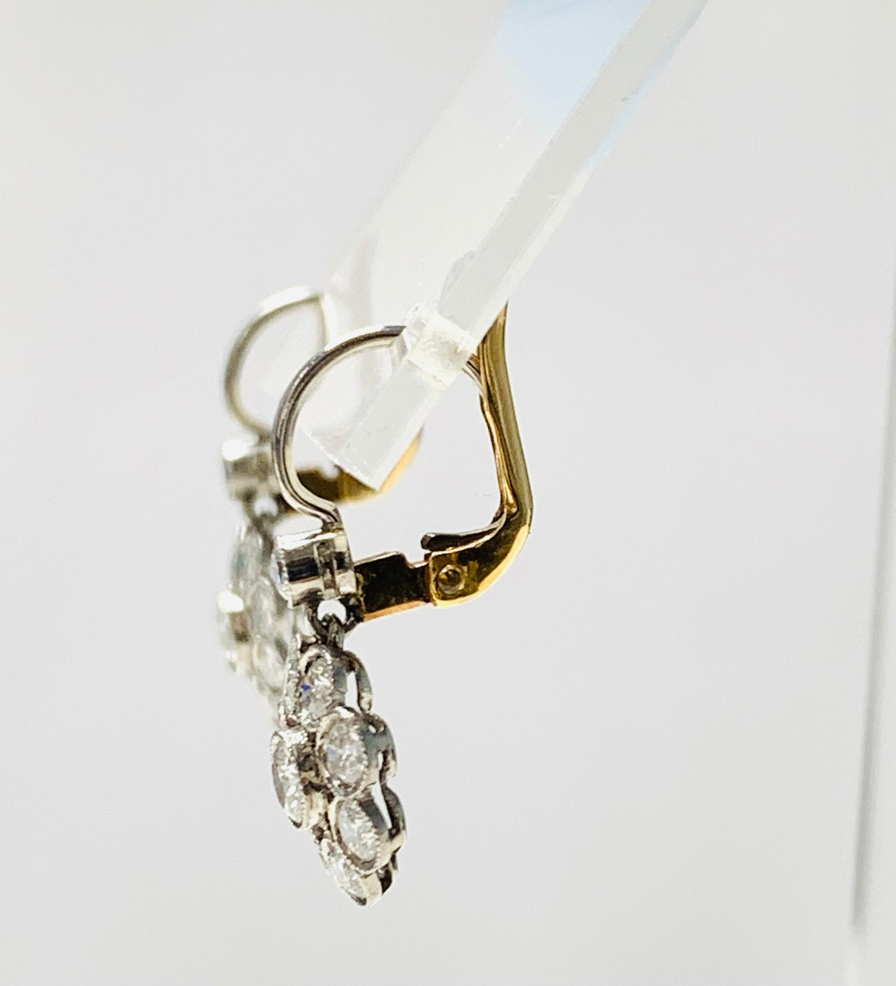 Diamond Dangle Earring in Platinum and 18k Gold For Sale 2