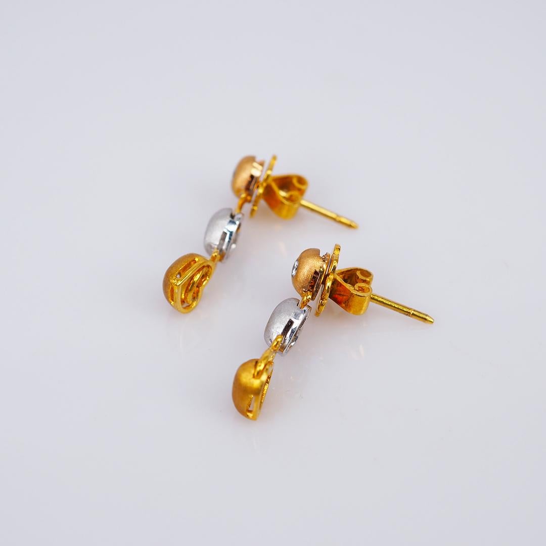 A lovely diamond earrings that you can use as everyday.
Diamond use 0.22 ct H VS quality, the setting made in 18k Yellow gold This is a special price for holiday season.
This is a fix price .It can't negotiate. 