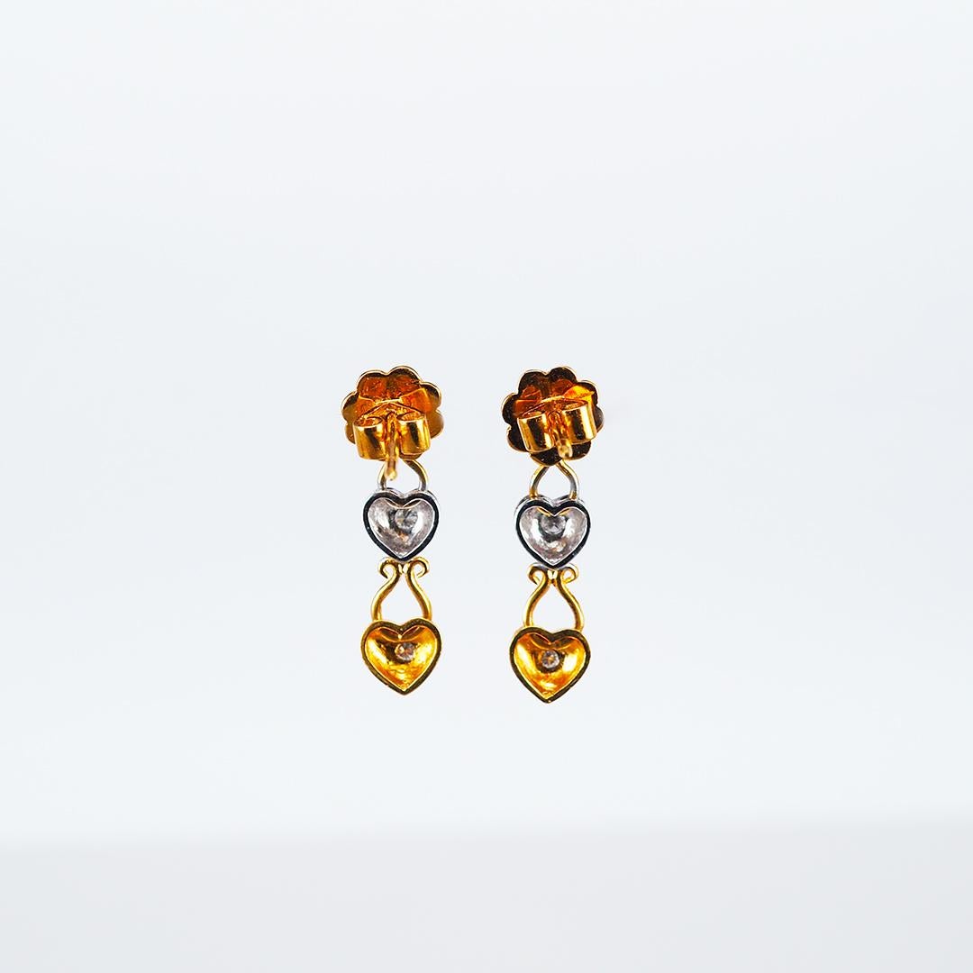 Modern Diamond Dangle Earrings 18 Karat Yellow Gold For Sale