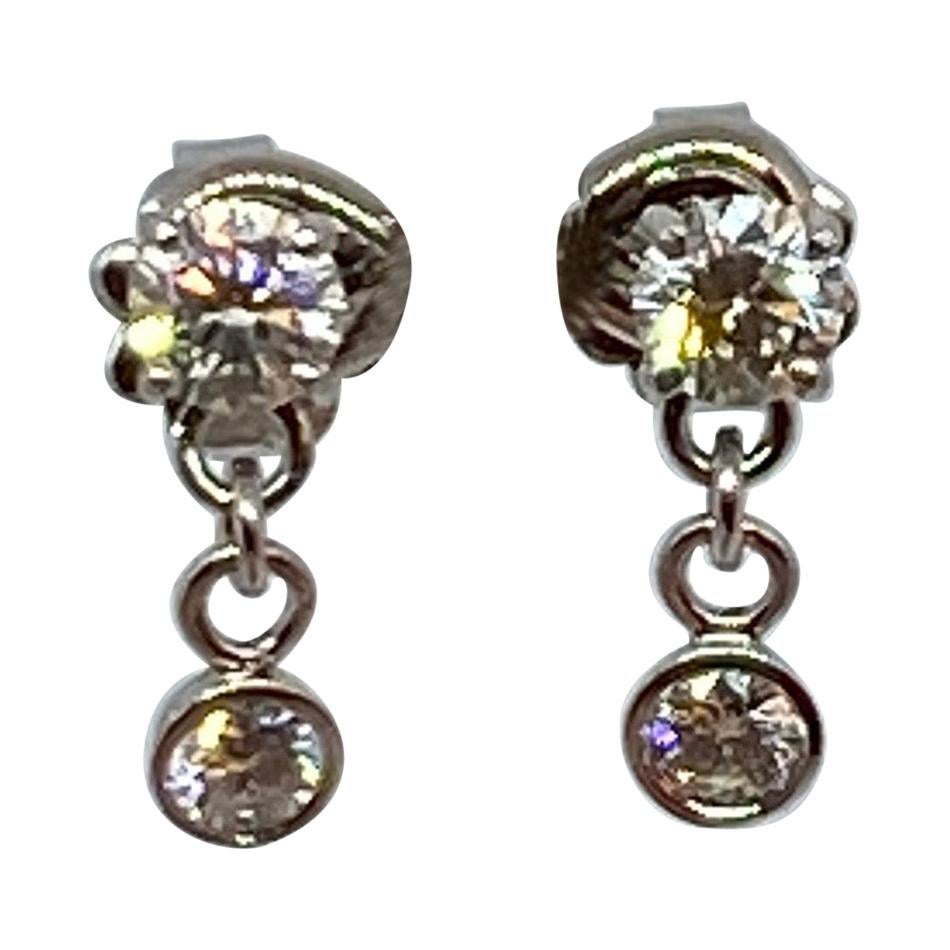 Diamond Dangle Earrings in 14 Karat Gold Weighing 0.80 Carat For Sale