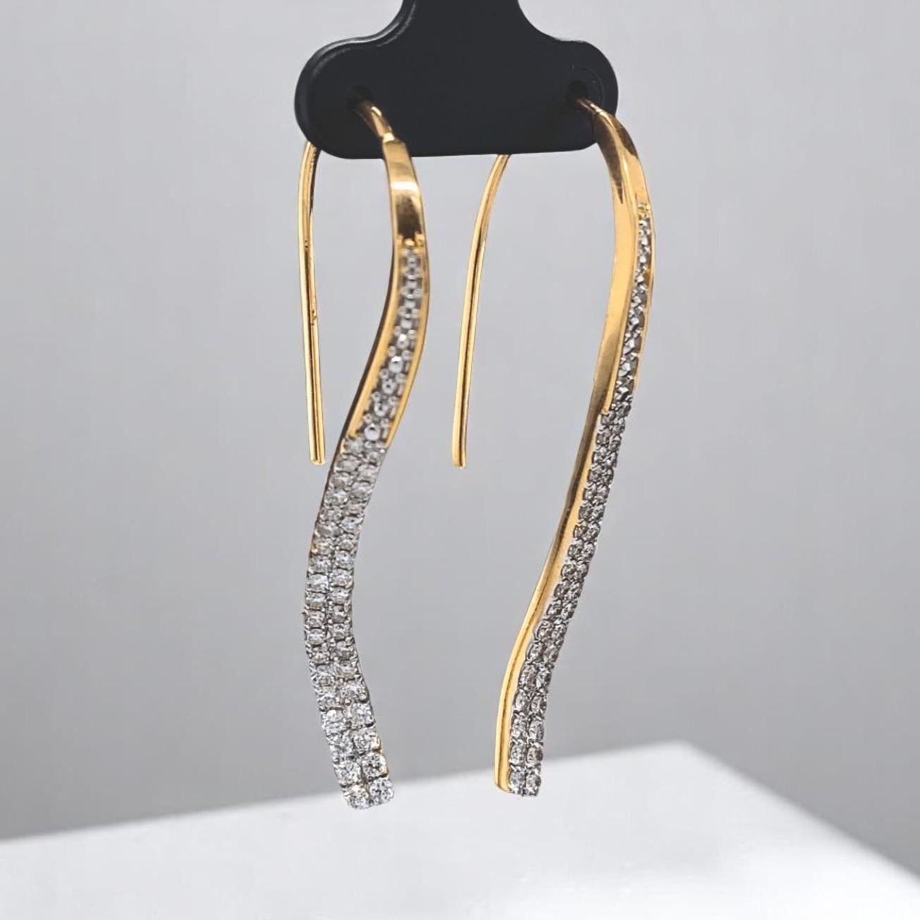Pendientes colgantes de diamantes en oro macizo de 14k (certificado) en Nuevo estado para la venta en New Delhi, DL