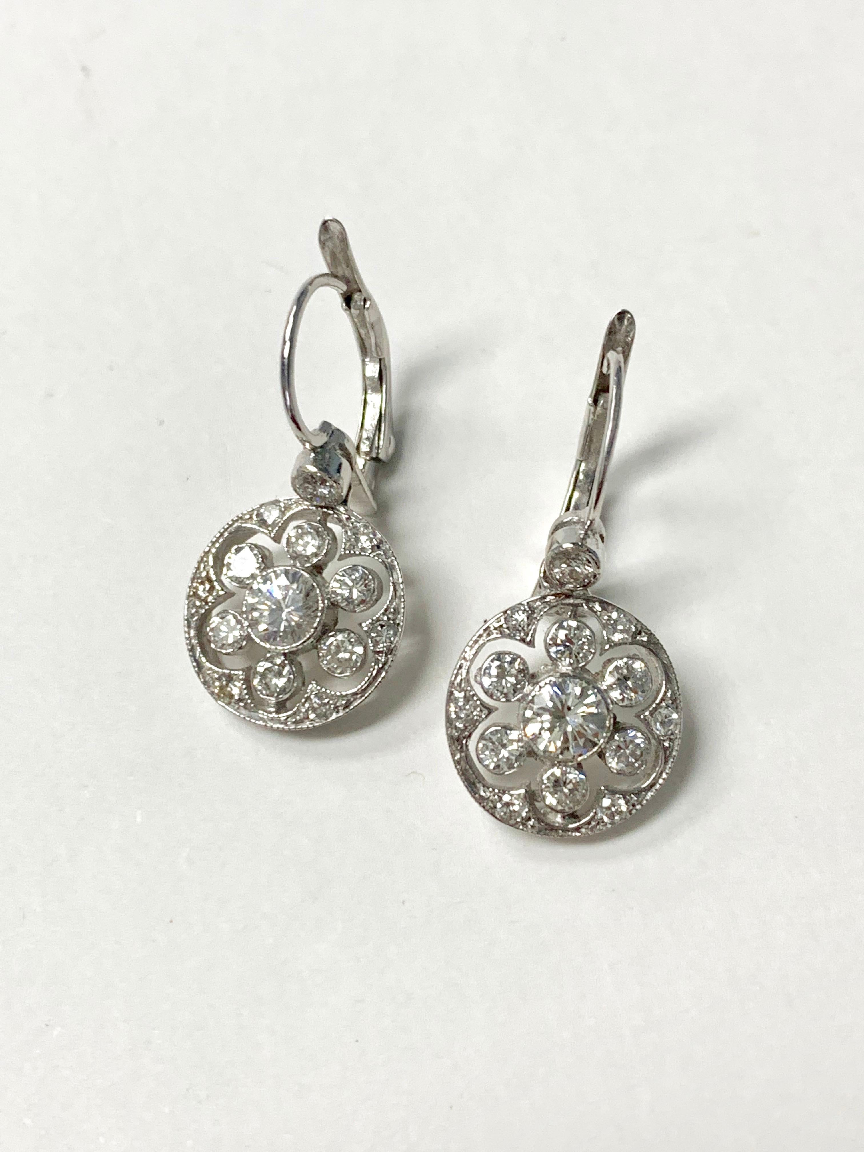 Diamond Dangle Earrings in 18k White Gold For Sale 4