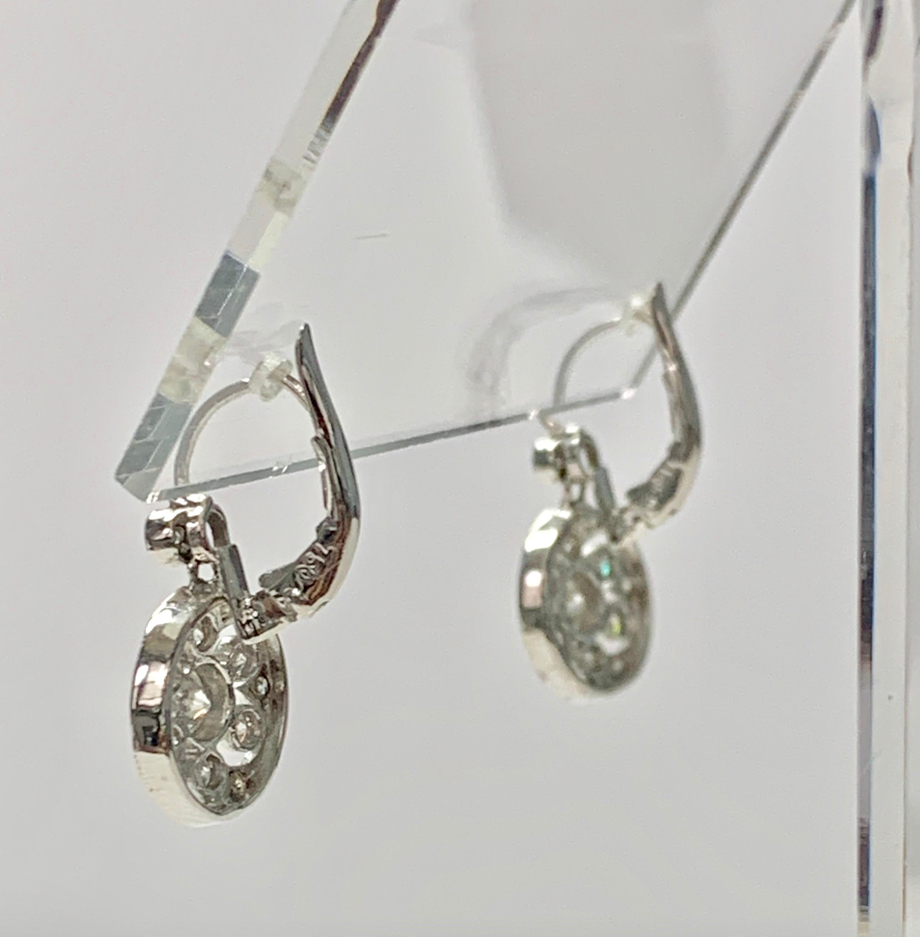 Diamond Dangle Earrings in 18k White Gold For Sale 1
