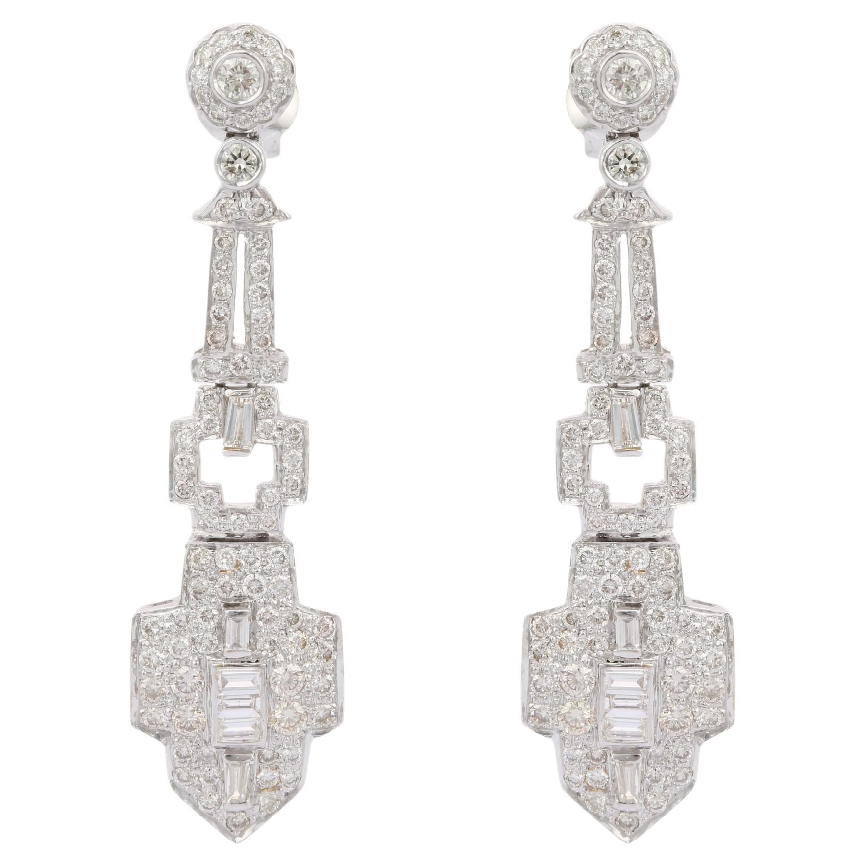 Exquisite Art Deco Diamond Dangle Earrings in 18k White Gold For Sale