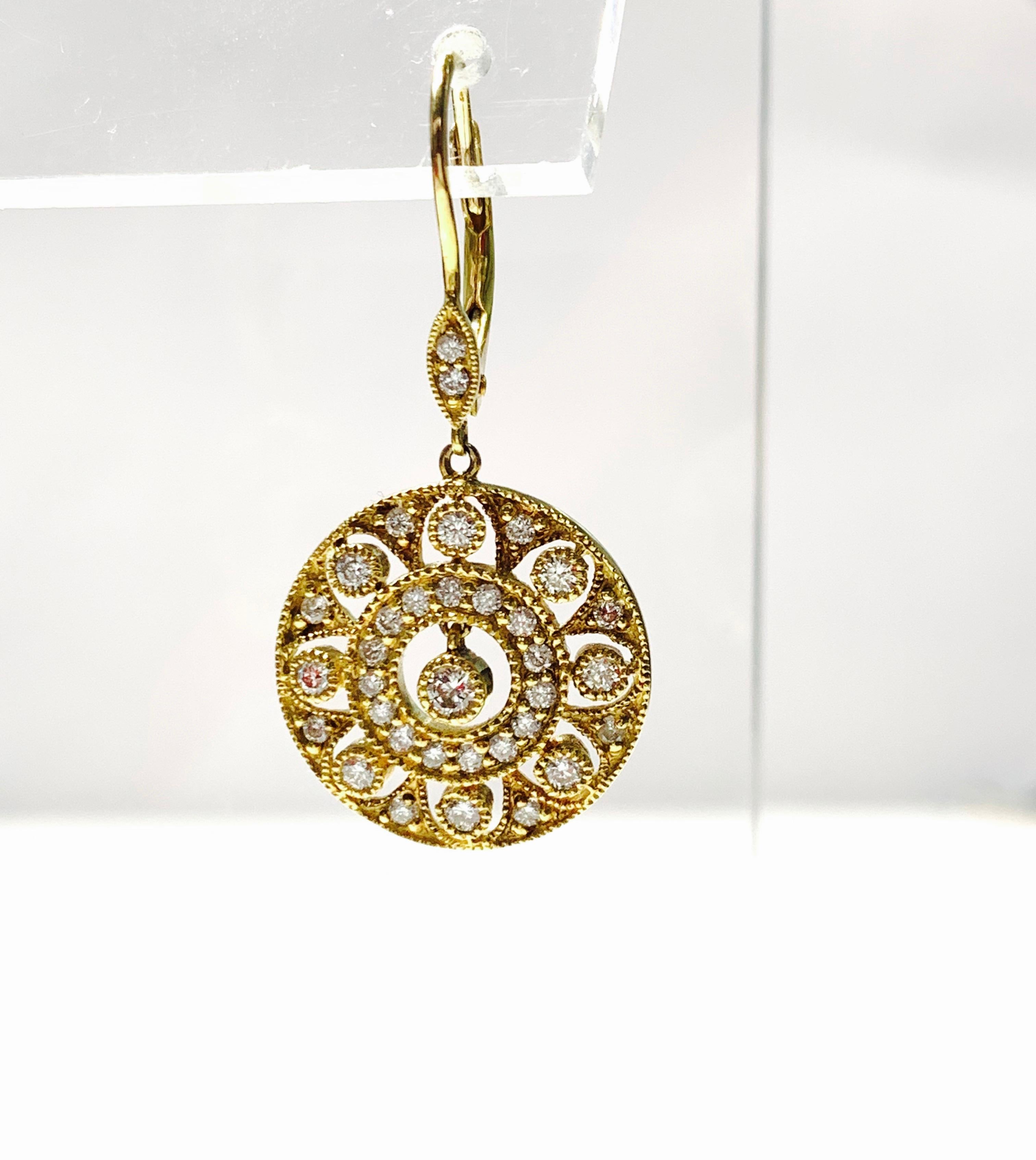 Diamond Dangle Earrings in Yellow Gold In New Condition For Sale In New York, NY