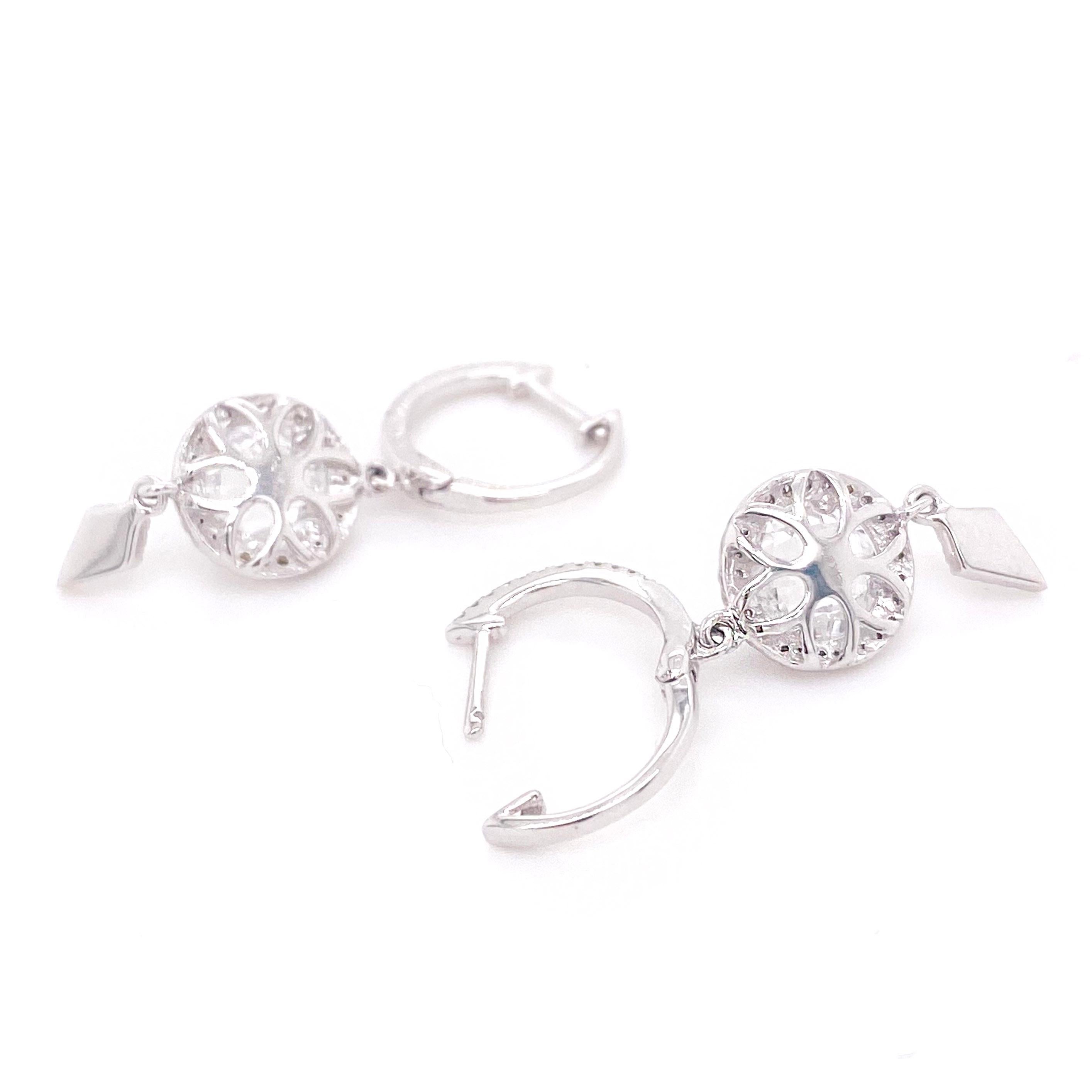 Diamant-Ohrhänger, runder weißer Topas, Klappverschluss aus Weißgold, 65 Diamanten (Zeitgenössisch) im Angebot