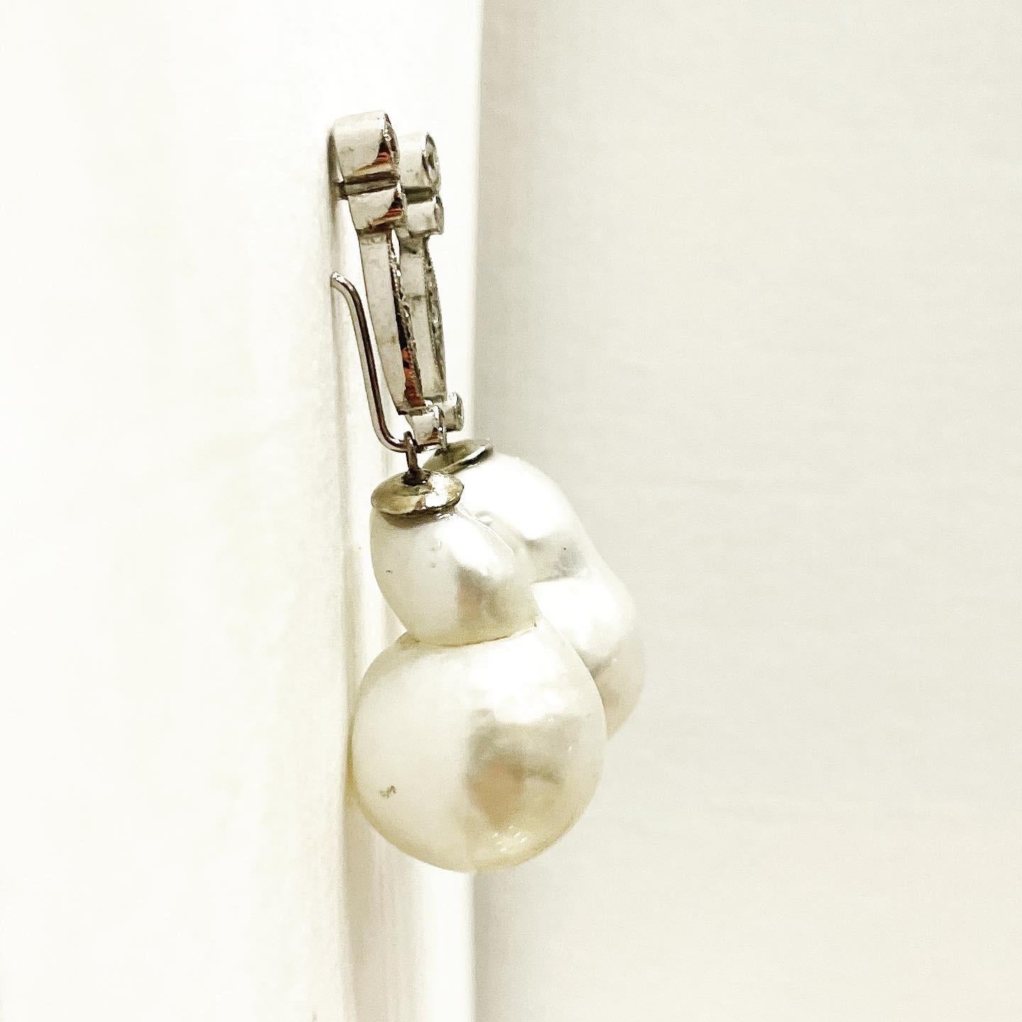 Moderno Orecchini con diamanti pendenti rimovibili con perle barocche dei mari del sud in oro bianco 18 carati in vendita