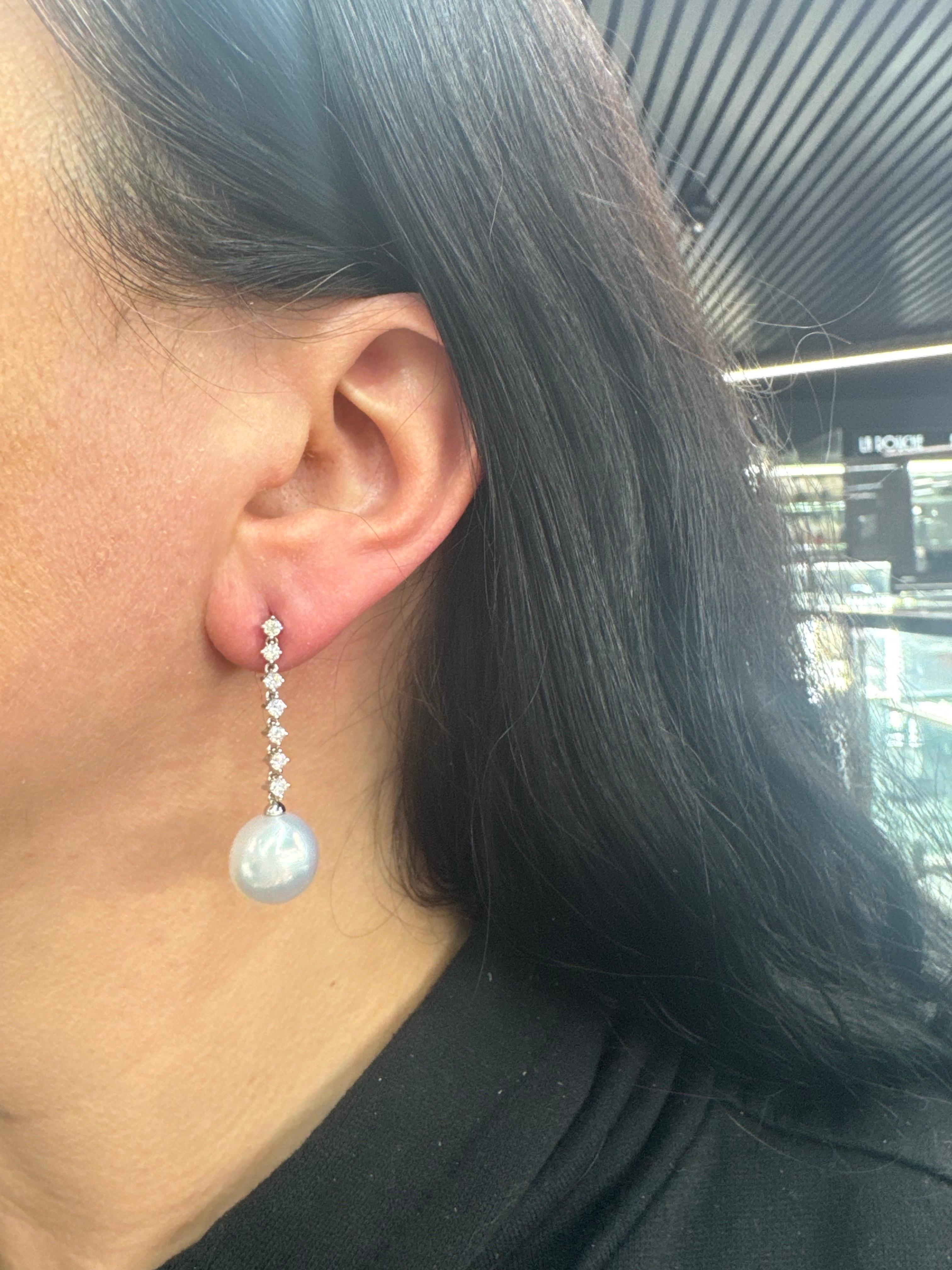 Contemporaneo Orecchini con diamanti e perle dei mari del sud 0,75 carati in oro bianco 18KT 13-14 MM in vendita