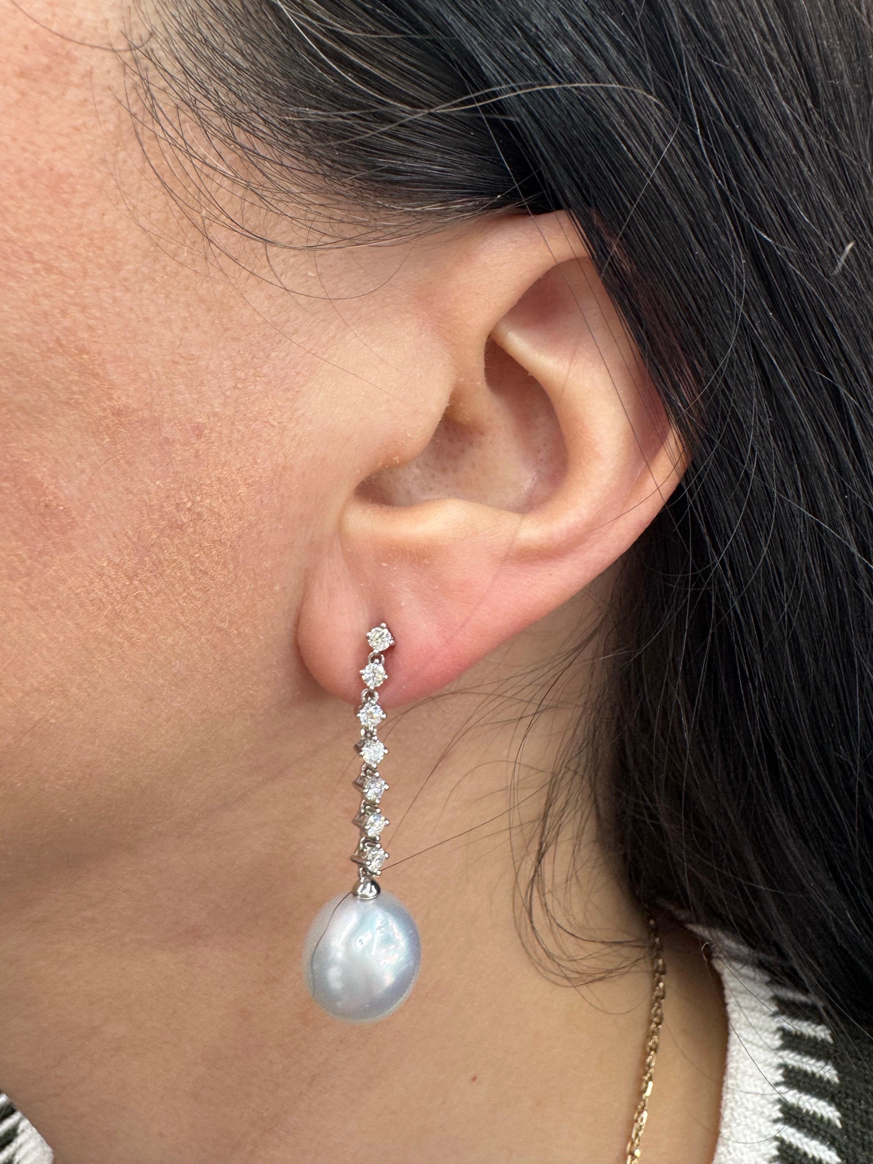 Donna Orecchini con diamanti e perle dei mari del sud 0,75 carati in oro bianco 18KT 13-14 MM in vendita
