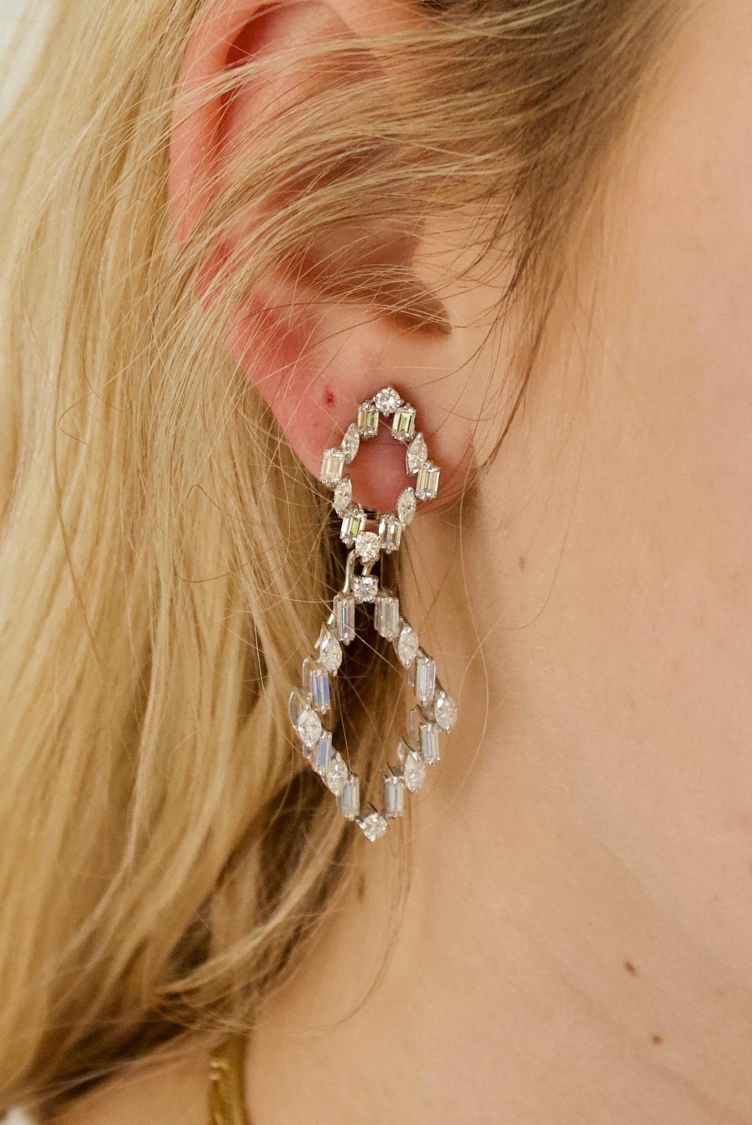 Diamant-Ohrringe mit baumelnden Diamanten aus 18 Karat 6,10 Karat (Moderne) im Angebot