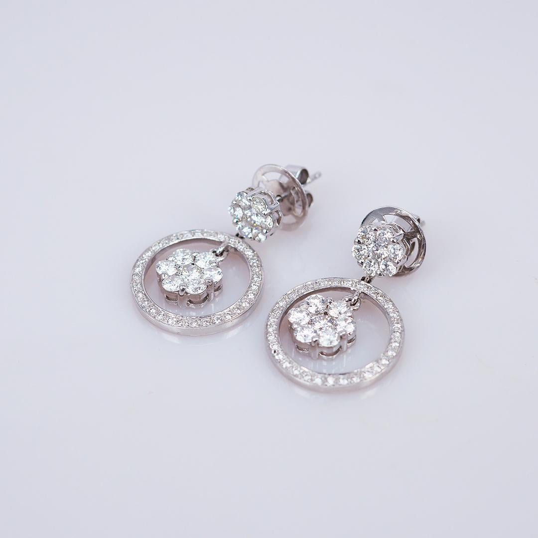 Modern Diamond Dangling Earrings 18 Carat White Gold For Sale