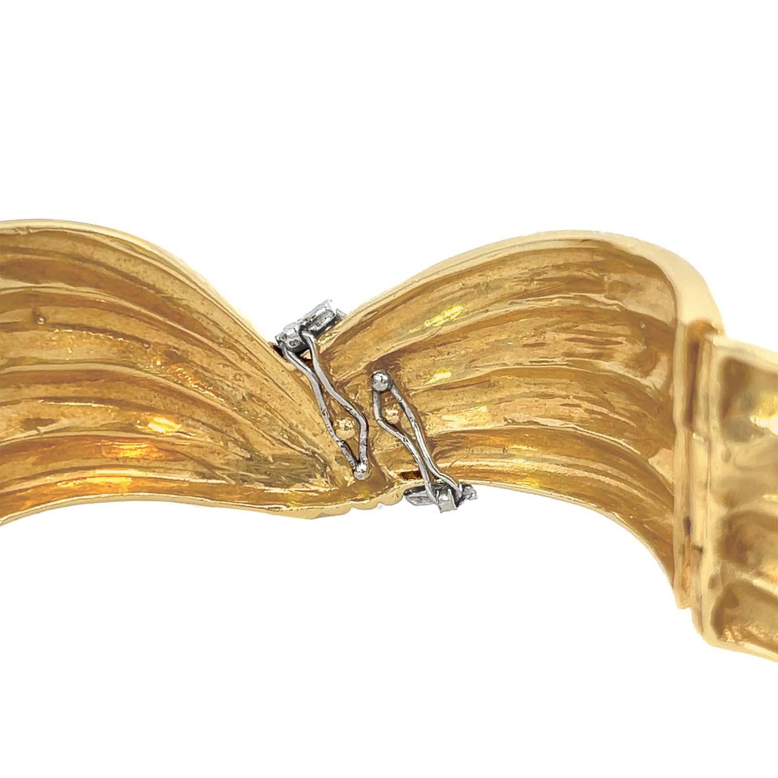 Vintage Retro Diamond Bangle Bracelet In Excellent Condition For Sale In Beverly Hills, CA