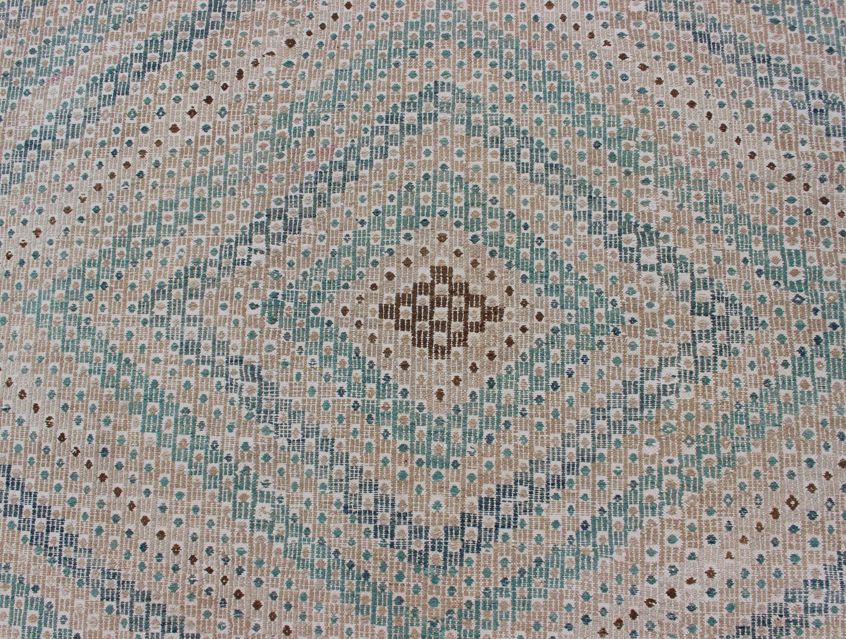 Diamond Design Vintage Turkish Embroidered Kilim in Tan, Blue, and Light Green In Good Condition For Sale In Atlanta, GA