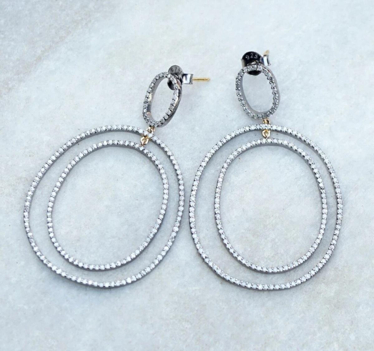 Boucles d'oreilles design en argent 925 Diamant Boucles d'oreilles pendantes faites à la main Bijoux d'anniversaire. Pour femmes en vente