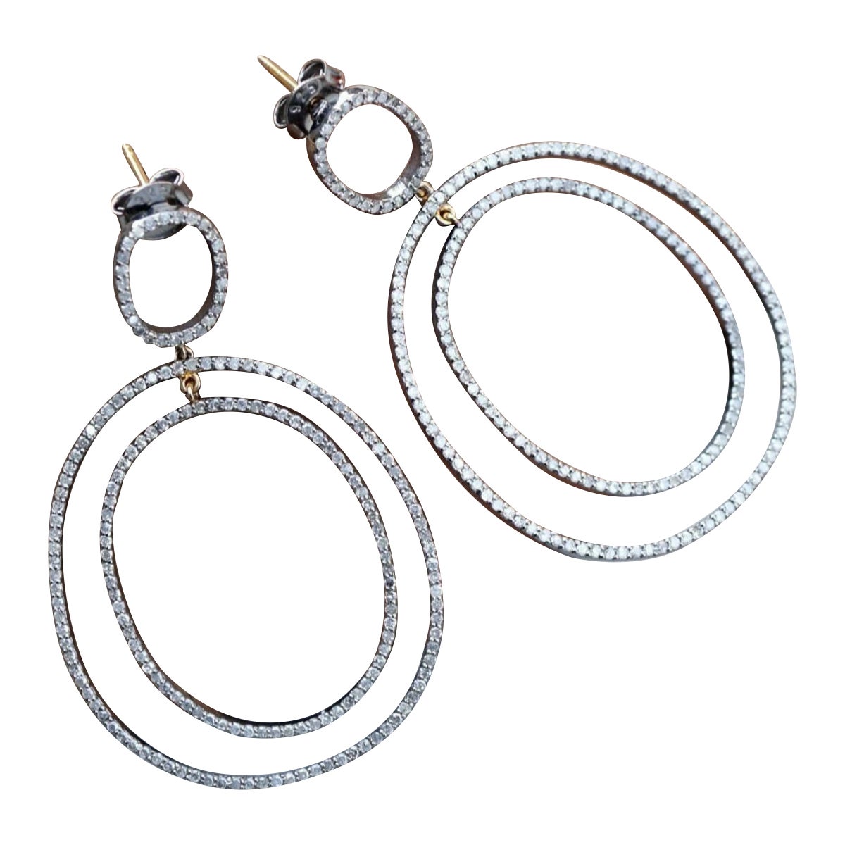 Boucles d'oreilles design en argent 925 Diamant Boucles d'oreilles pendantes faites à la main Bijoux d'anniversaire. en vente