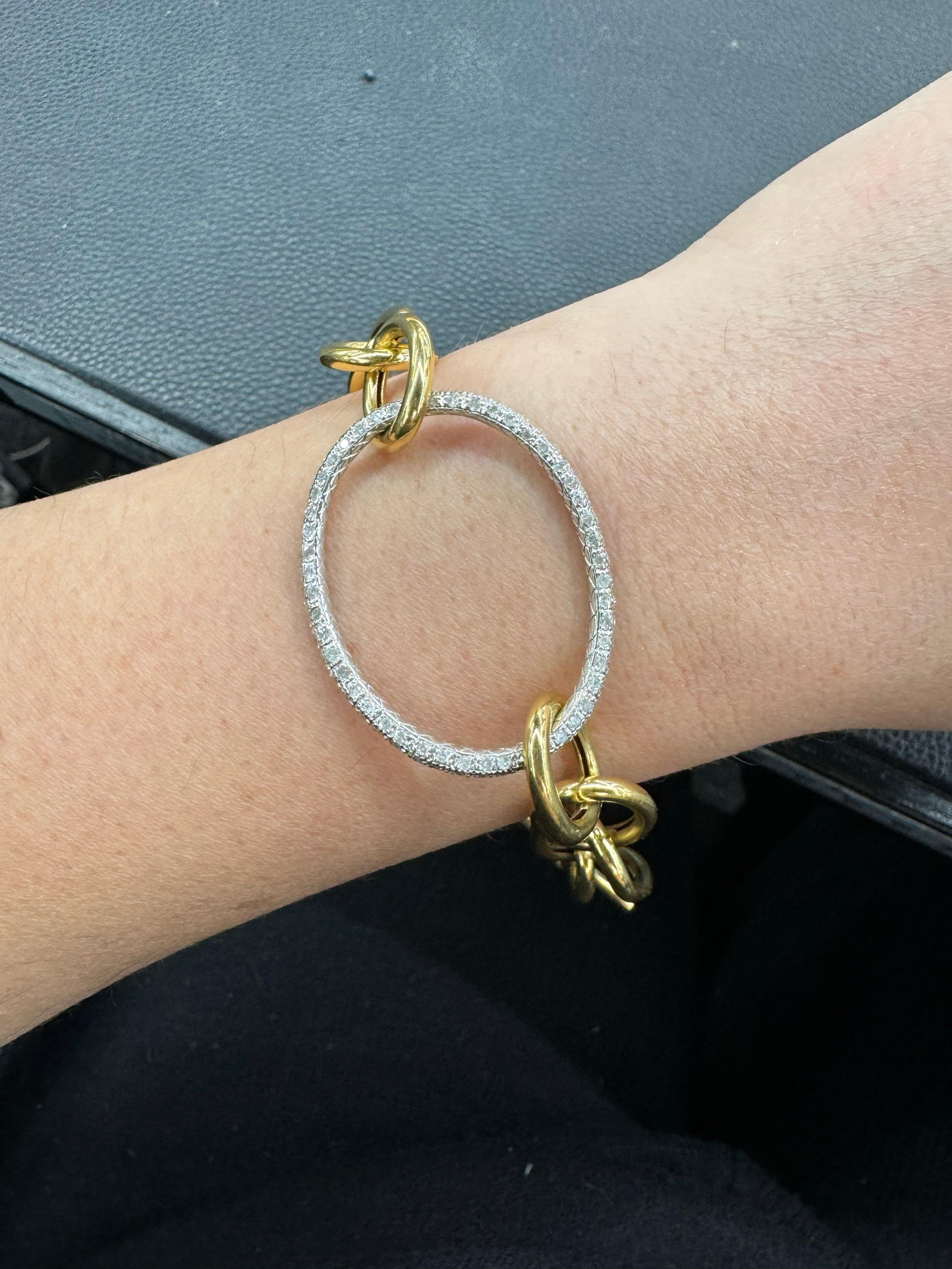 Diamond Diamond Oval Link Toggle Bracelet 18 Karat Yellow Gold 17.2 Grams In Excellent Condition For Sale In New York, NY