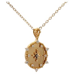 Collier pendentif ovale perlé de diamants 0,15 carat or jaune 18 carats 3,2 grammes