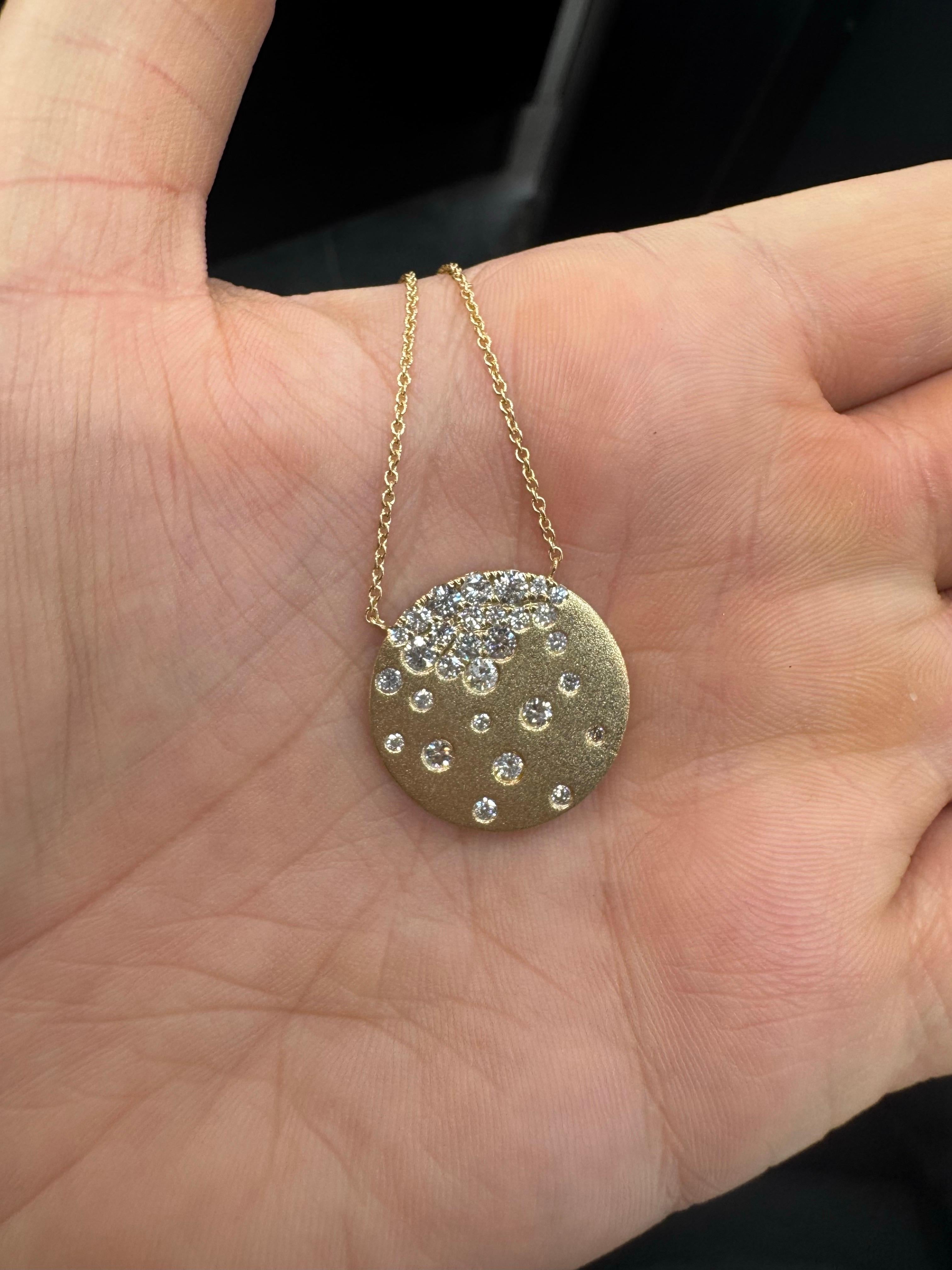 Contemporaneo Collana con coriandoli a forma di disco di diamanti 0,94 carati in oro giallo 14KT 5,3 grammi in vendita