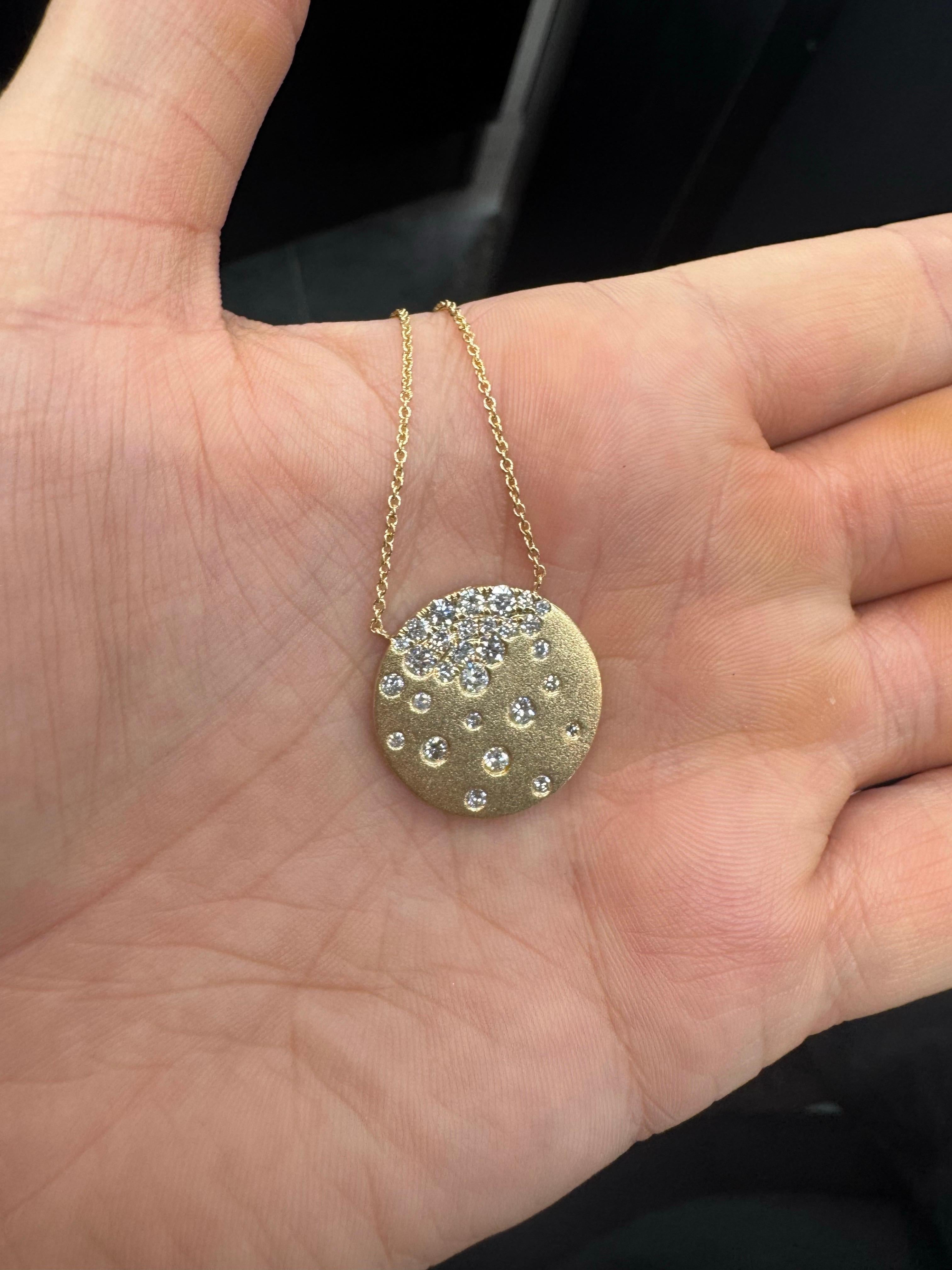 Donna Collana con coriandoli a forma di disco di diamanti 0,94 carati in oro giallo 14KT 5,3 grammi in vendita