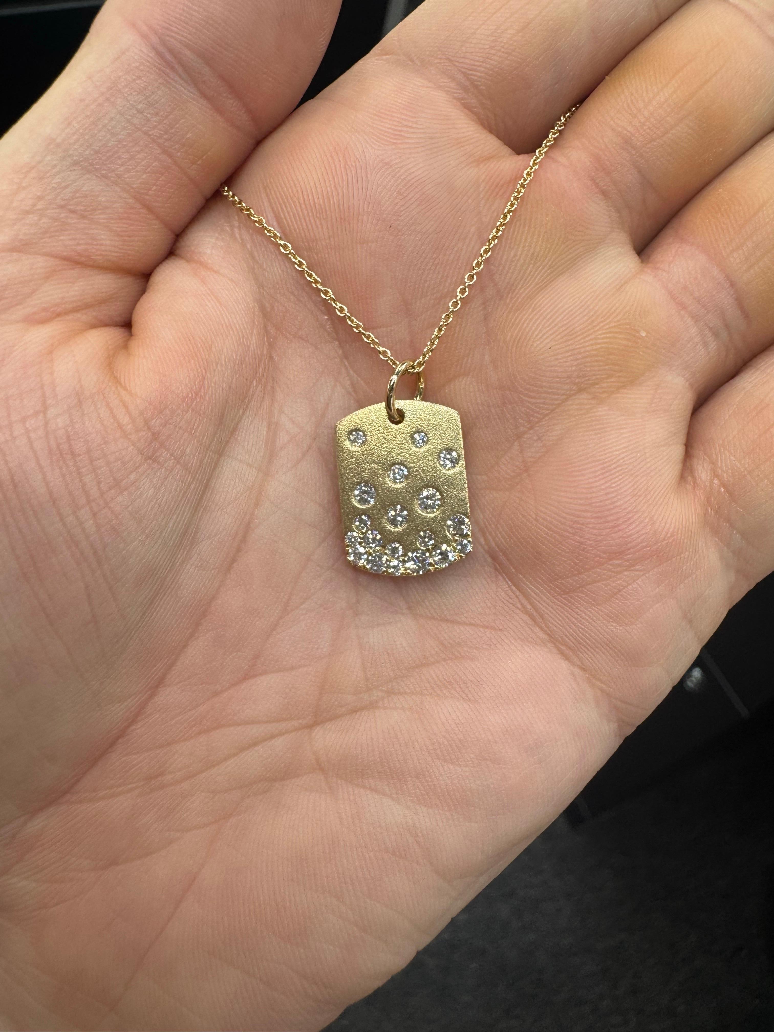 Taglio rotondo Collana con ciondolo con coriandoli di diamanti 0,73 carati in oro giallo 14 carati in vendita