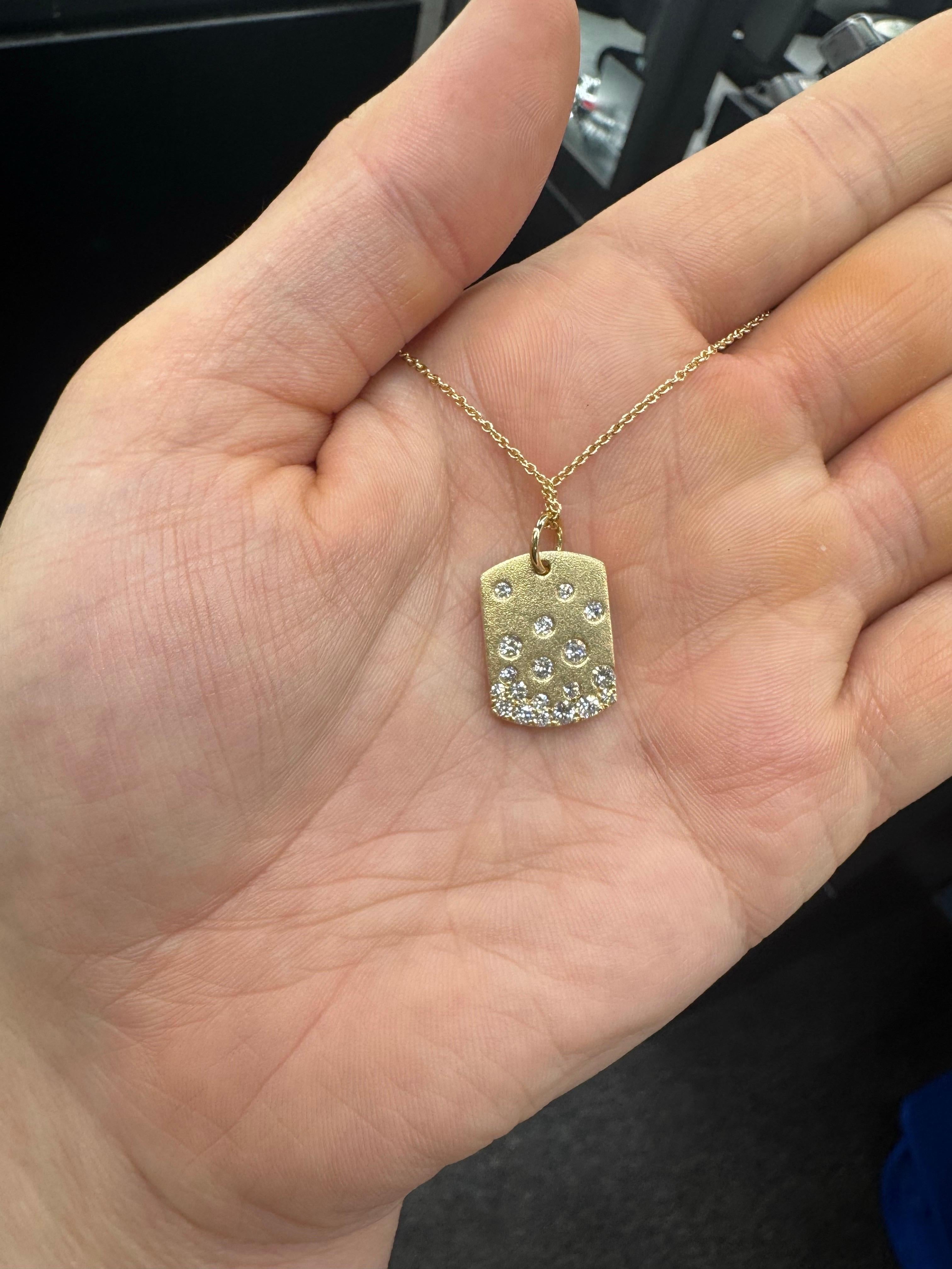 Collana con ciondolo con coriandoli di diamanti 0,73 carati in oro giallo 14 carati In condizioni Nuovo in vendita a New York, NY
