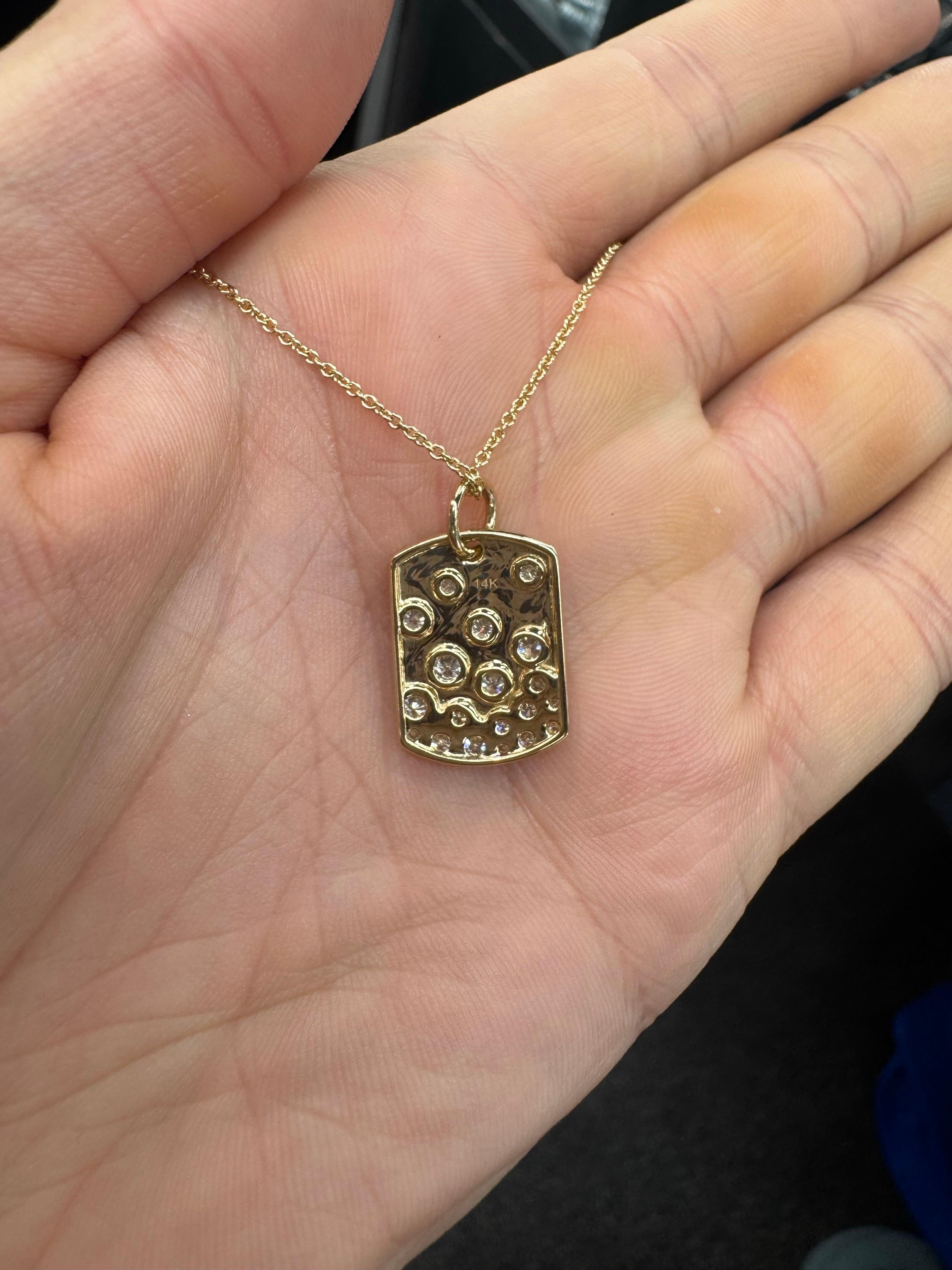 Donna Collana con ciondolo con coriandoli di diamanti 0,73 carati in oro giallo 14 carati in vendita