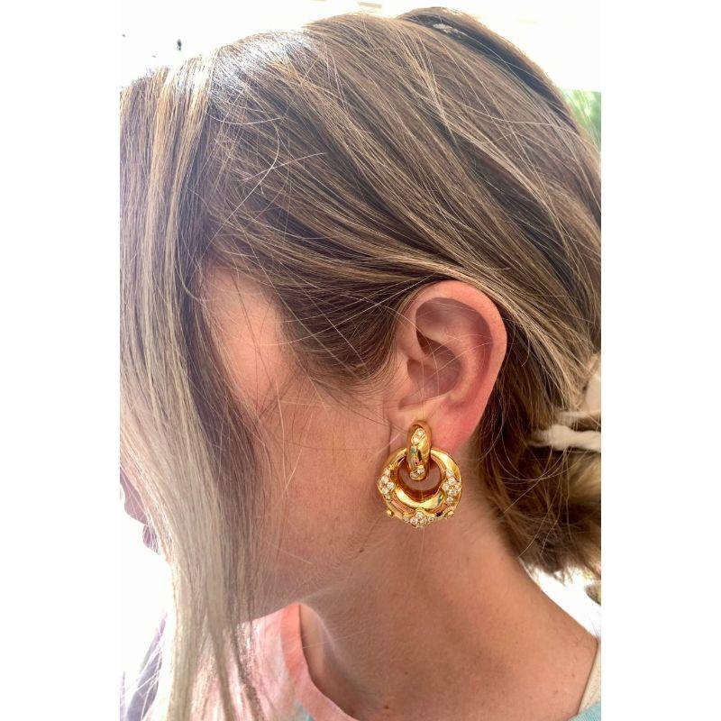 Diamond Doorknocker 18K Yellow Gold Earclips, circa 1970s In Good Condition For Sale In Beverly Hills, CA