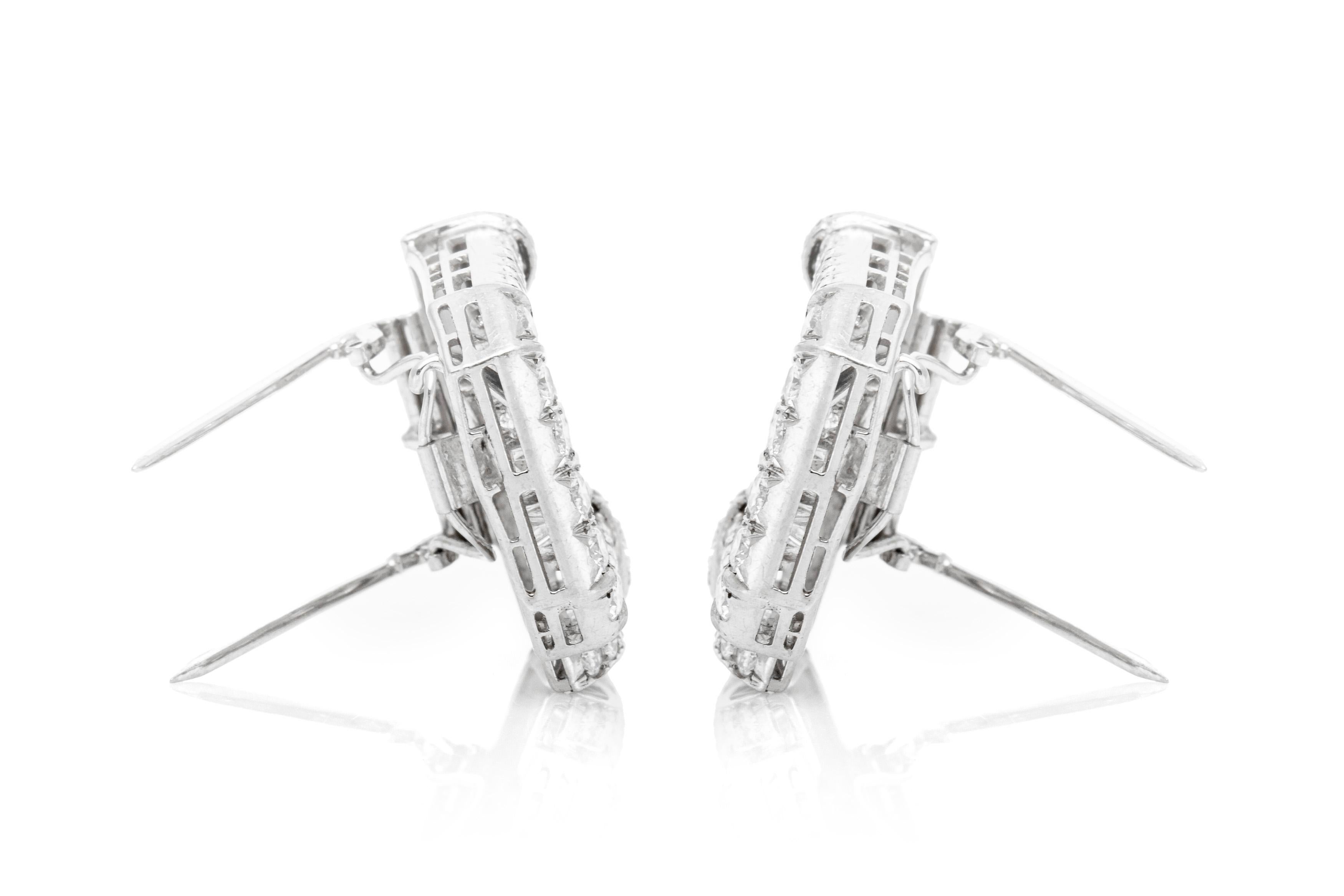 Double clip, finely crafted in platinum with diamonds weighing approximately a total of 8.00 carat. Circa 1920's.