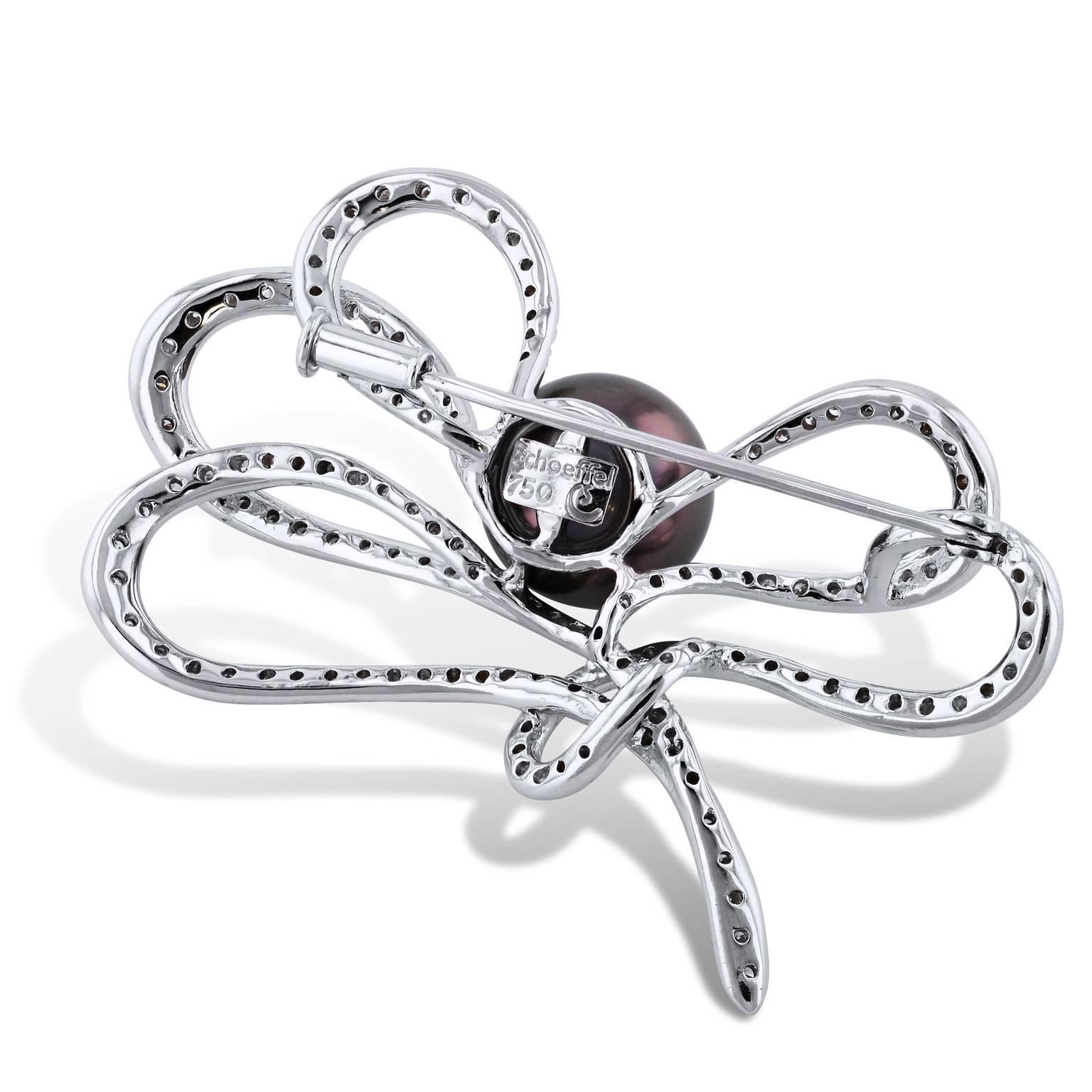 Enjoy this previously loved 18 karat white gold pin in dragonfly design featuring 0.85 carat to 1.00 carat of pave-set diamond and a colored pearl (stamped Schoeffel).
