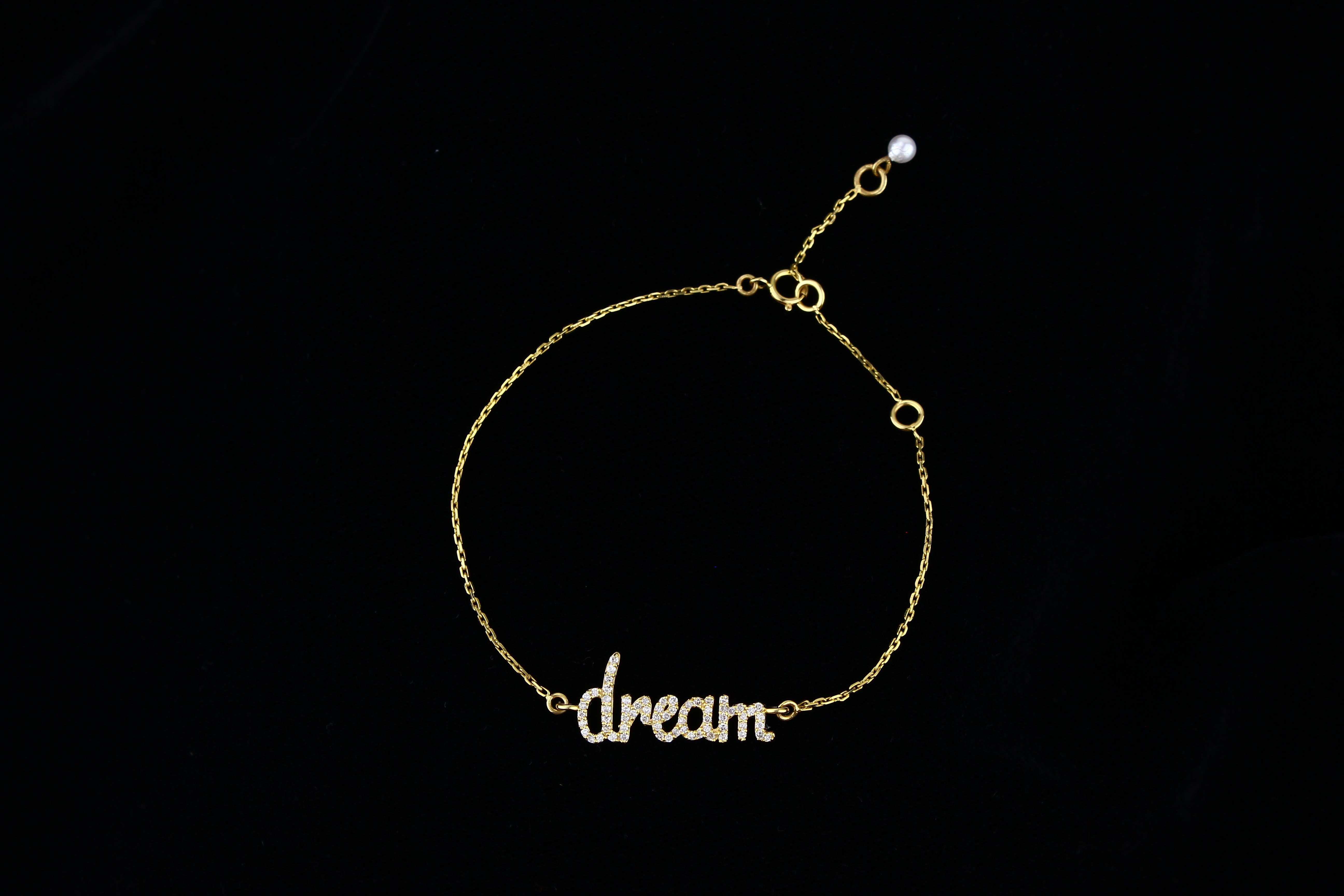 Bracelet à breloques rêve en or massif 18 carats et diamants en vente 5