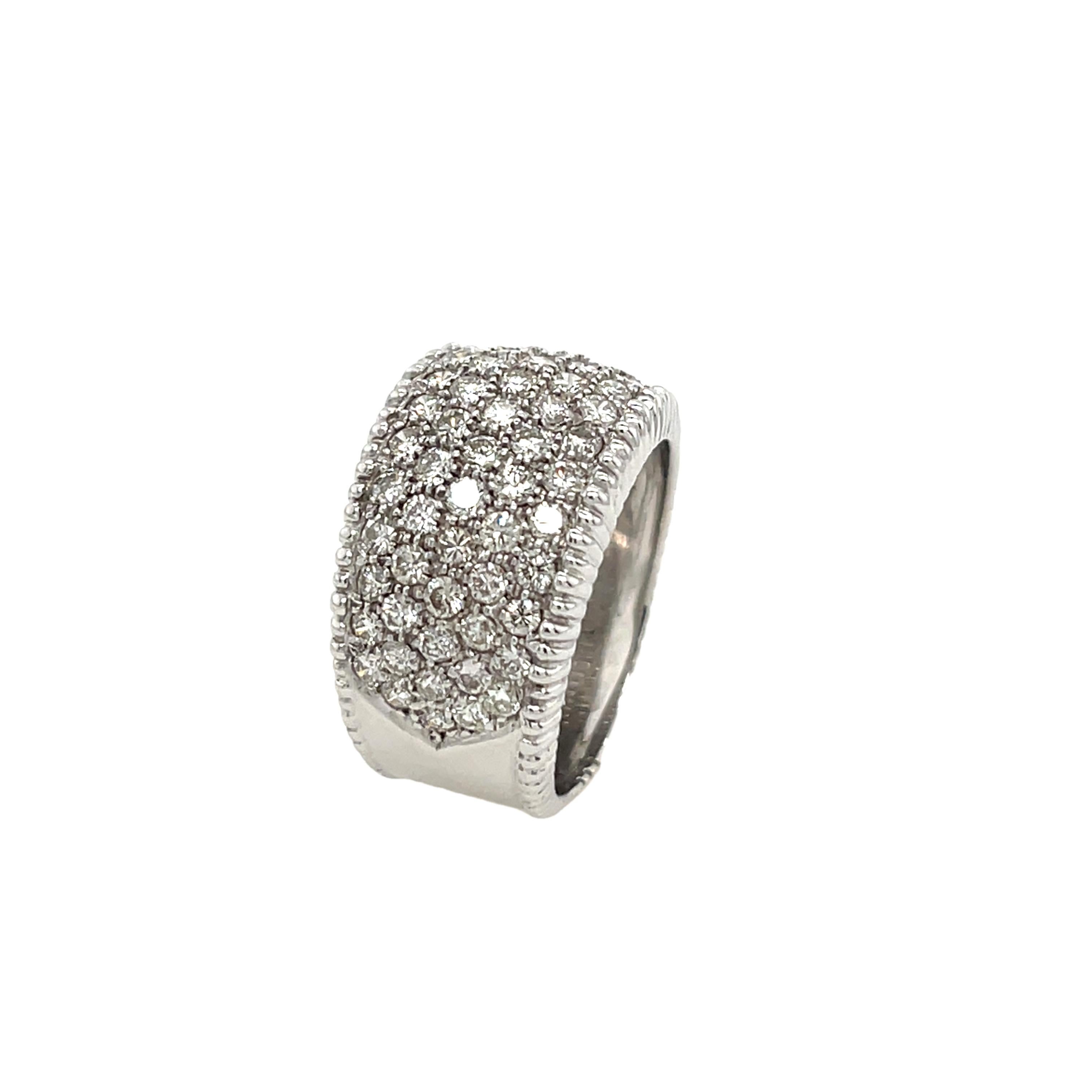 Diamond Dress Ring Set With 1.50ct Natural Diamonds, In 18ct White Gold In Excellent Condition For Sale In London, GB