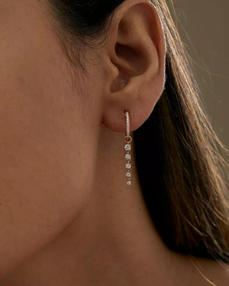 Taglio rotondo Orecchino a cerchio con catena con diamante in oro massiccio 14k in vendita