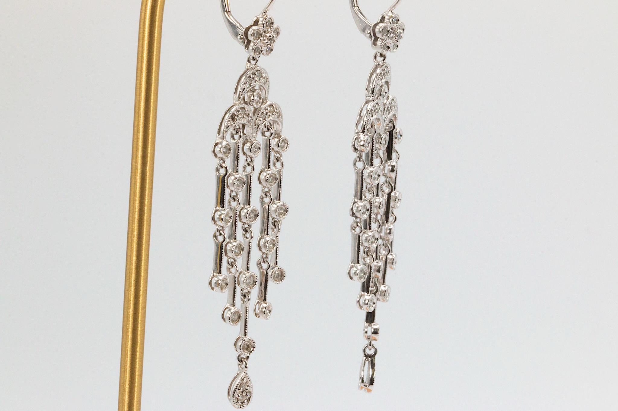 Pendientes colgantes de araña con gota de diamantes en oro blanco de 14k Corte redondo en venta