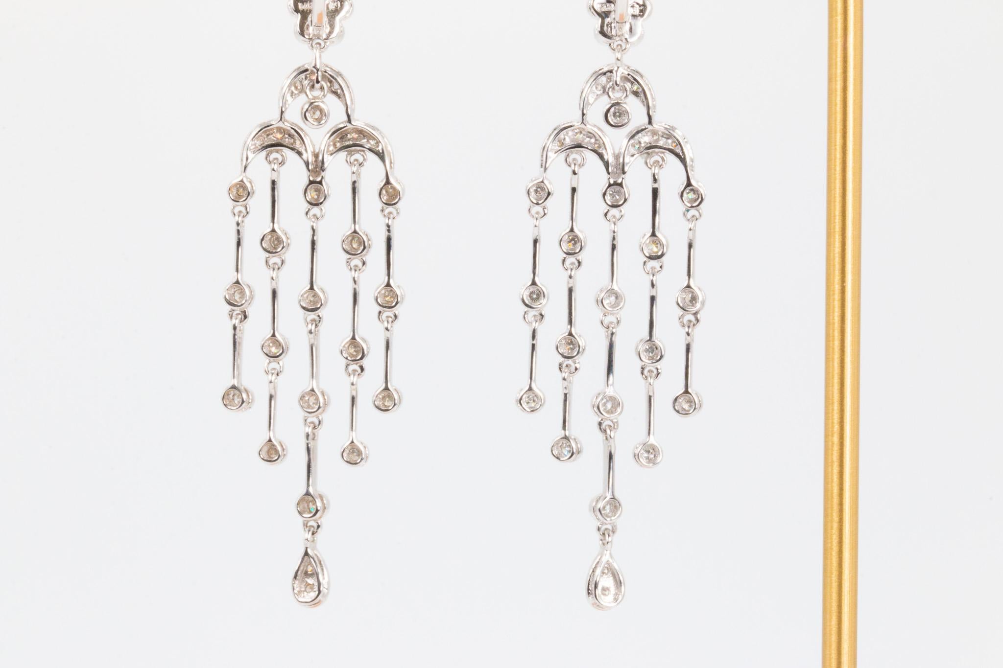 Pendientes colgantes de araña con gota de diamantes en oro blanco de 14k en Bueno estado para la venta en Houston, TX
