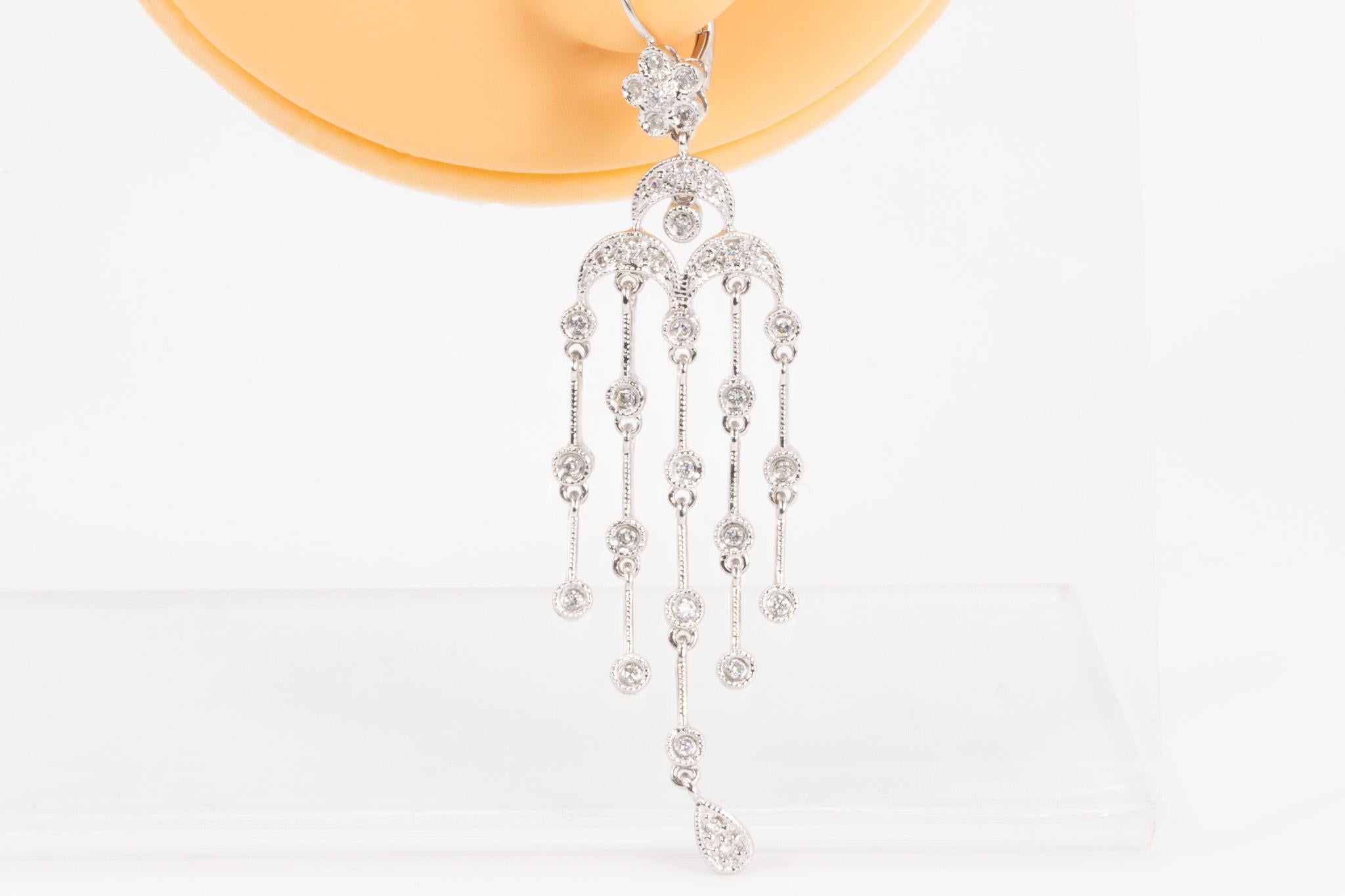 De las mujeres Pendientes colgantes de araña con gota de diamantes en oro blanco de 14k en venta