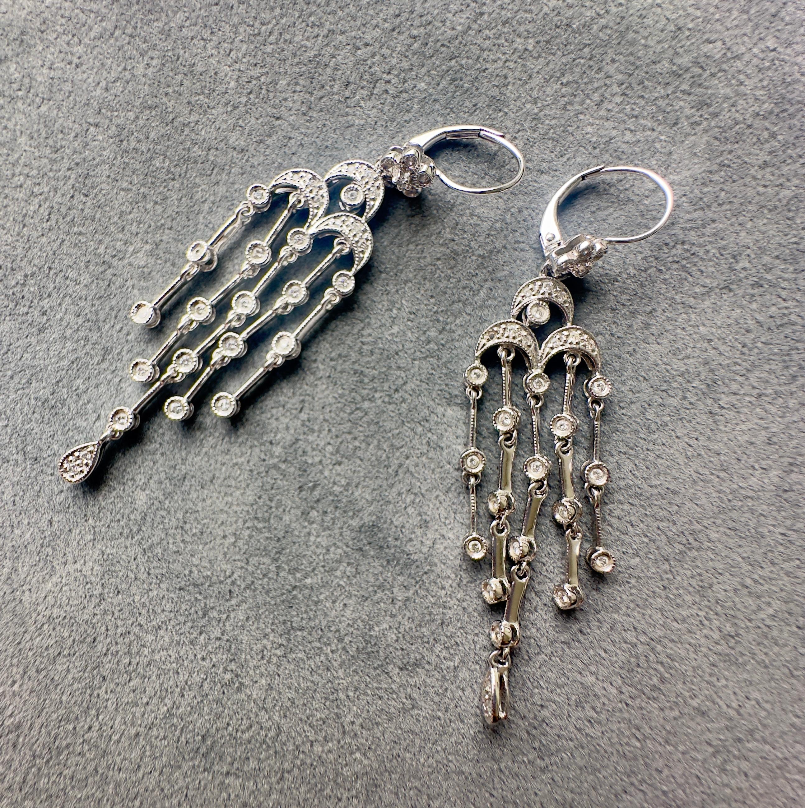 Pendientes colgantes de araña con gota de diamantes en oro blanco de 14k en venta 1