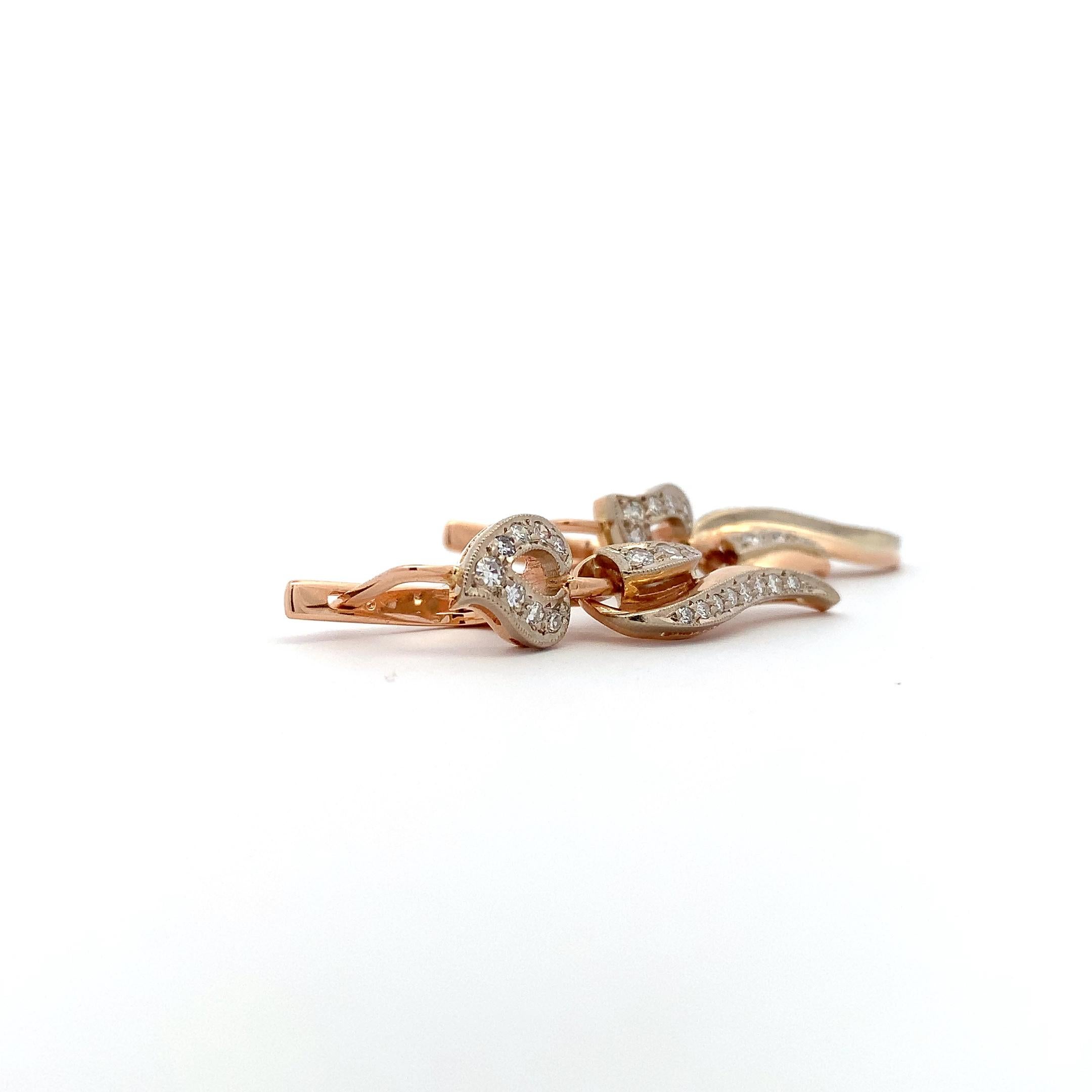 Boucles d'oreilles pendantes diamantées en or jaune 14k Neuf - En vente à London, GB