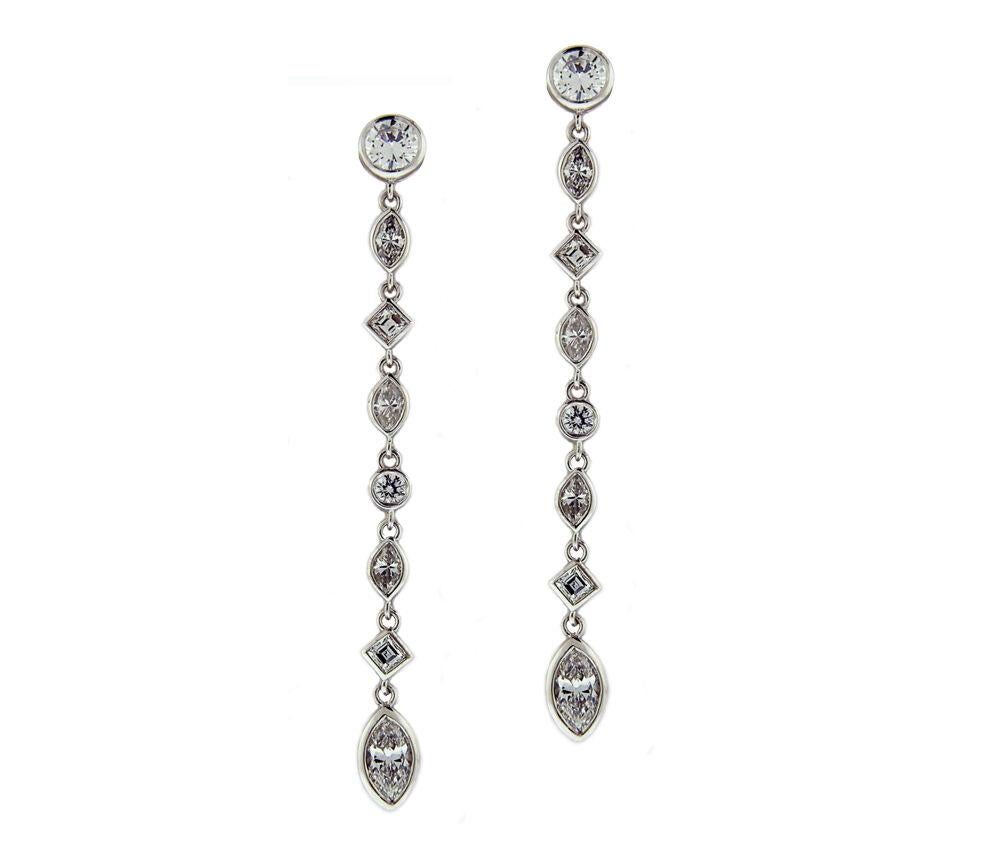 Modern Diamond Drop Earrings 2.75 Carat Platinum For Sale