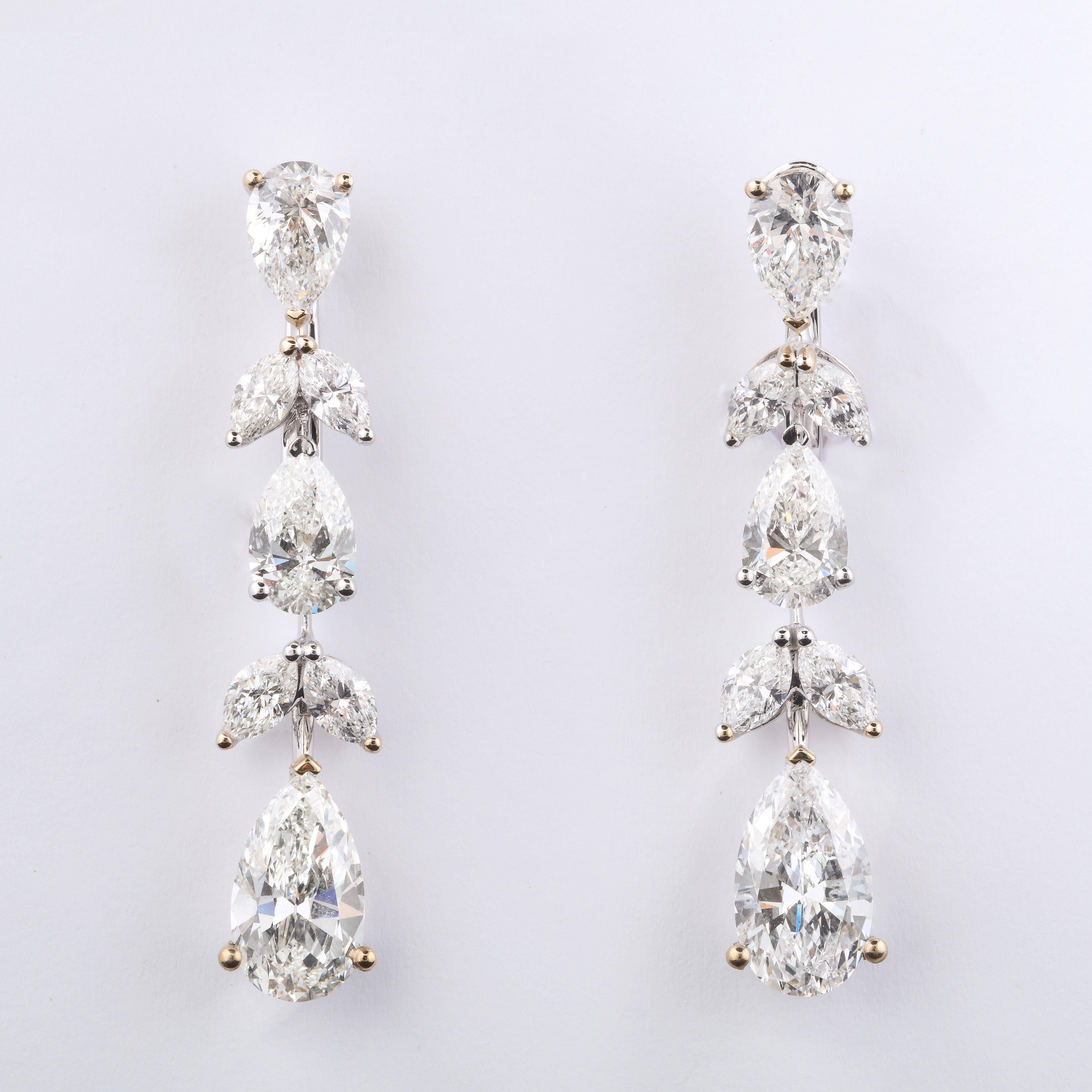 Diamond Drop Earrings In New Condition For Sale In New York, NY