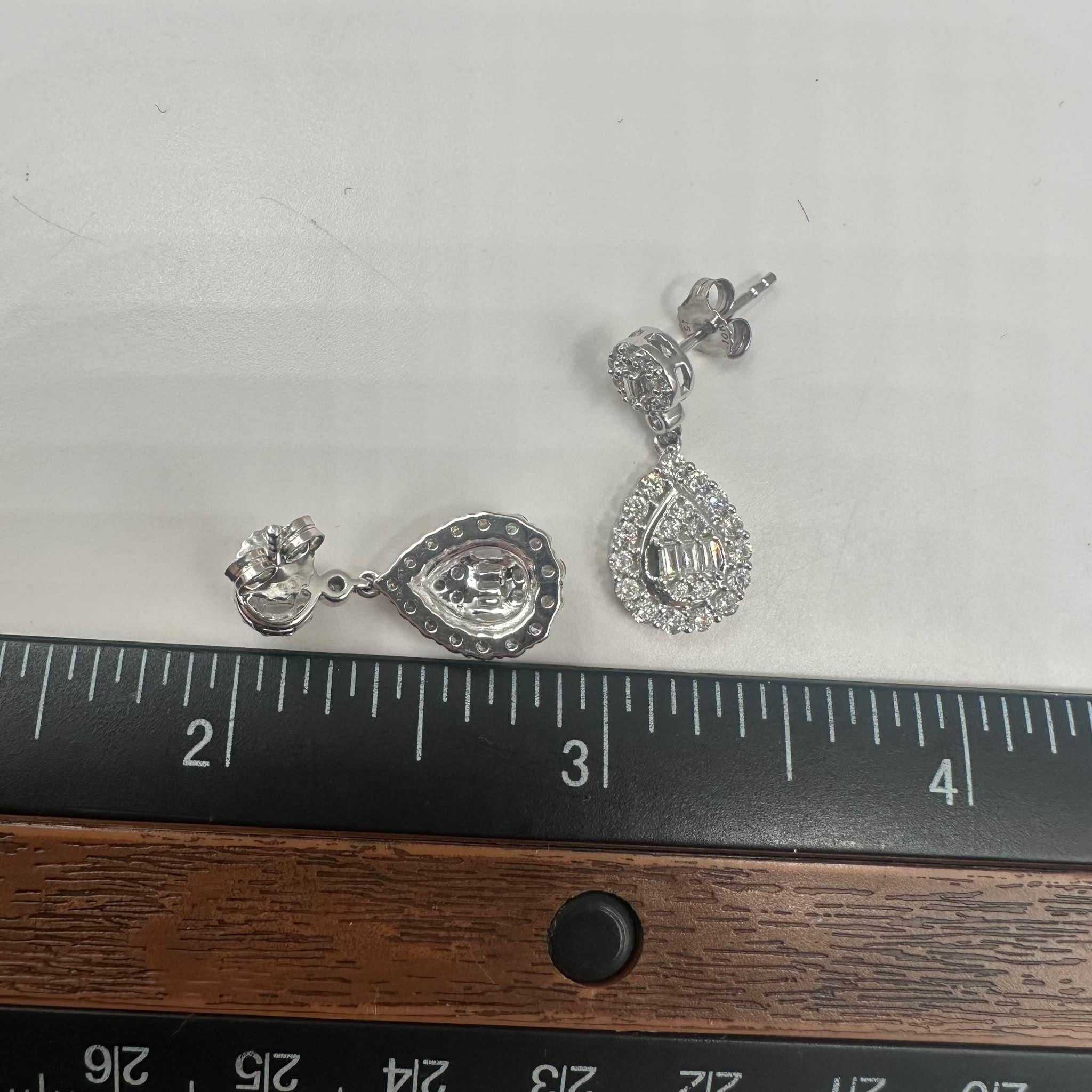 Women's Diamond Drop Earrings in 10kt White Gold - 1ctw GH SI Baguette & Round Diamonds For Sale